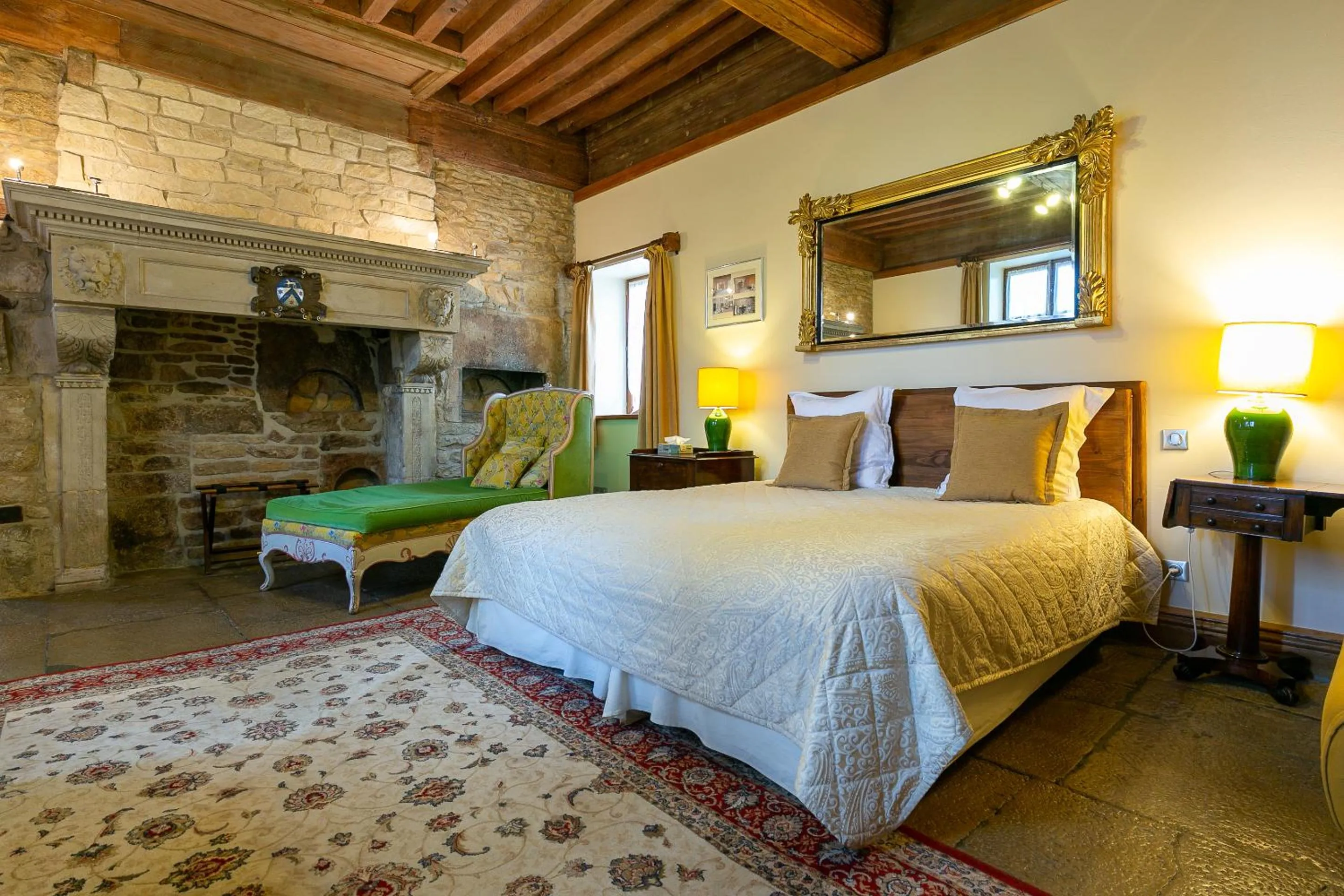 Bedroom, Bed in Hôtel Les Deux Chèvres Gevrey-Chambertin