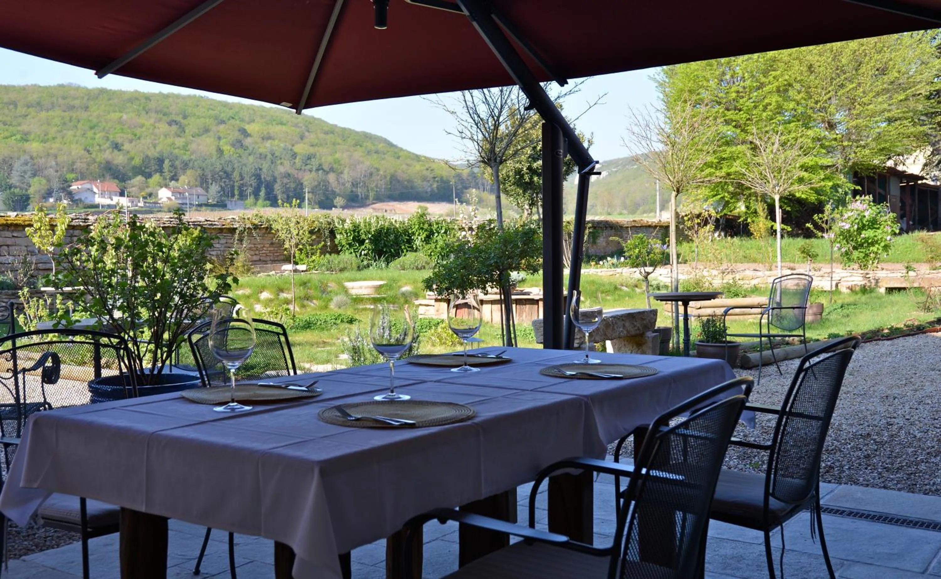 Patio in Hôtel Les Deux Chèvres Gevrey-Chambertin
