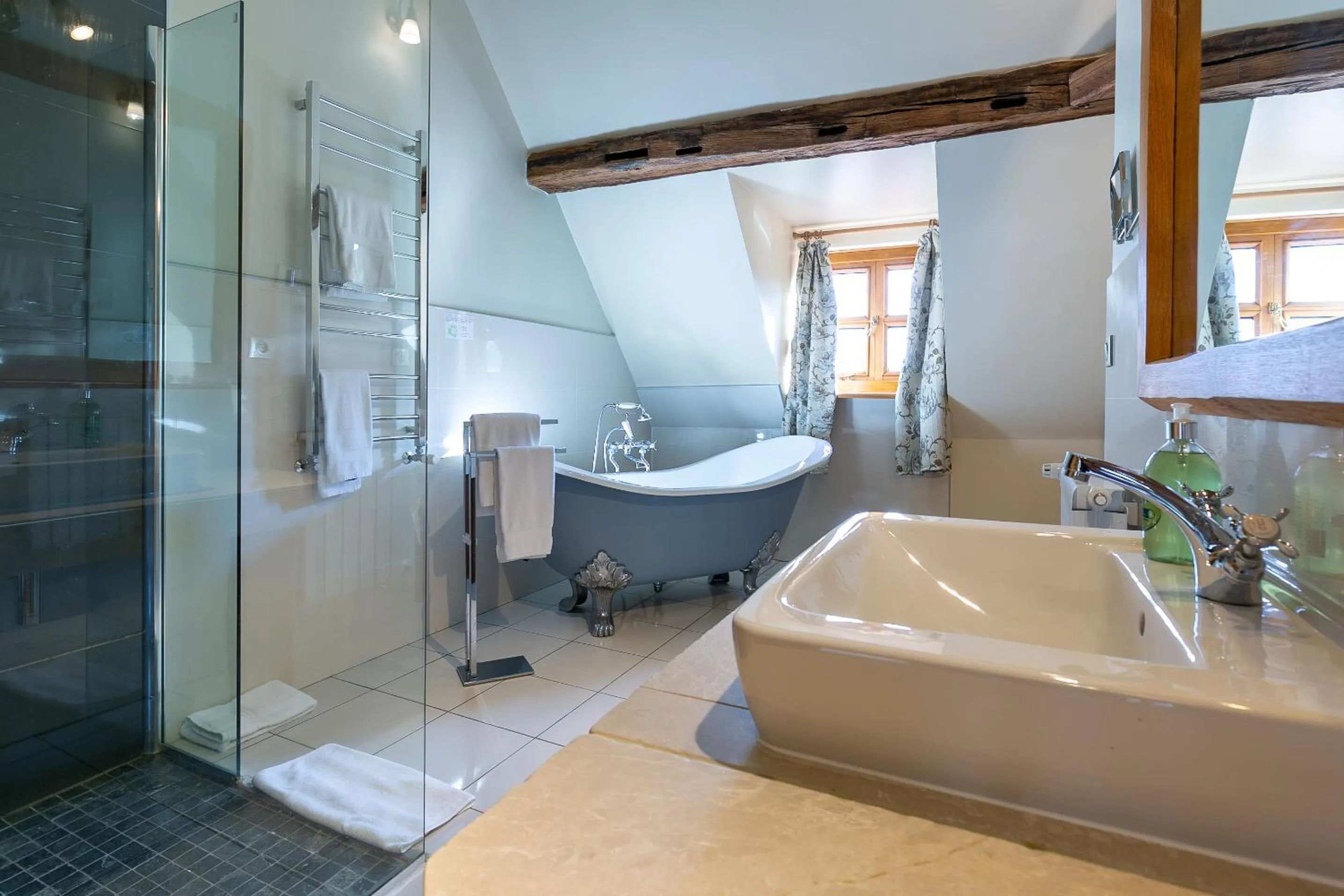 Shower in Hôtel Les Deux Chèvres Gevrey-Chambertin