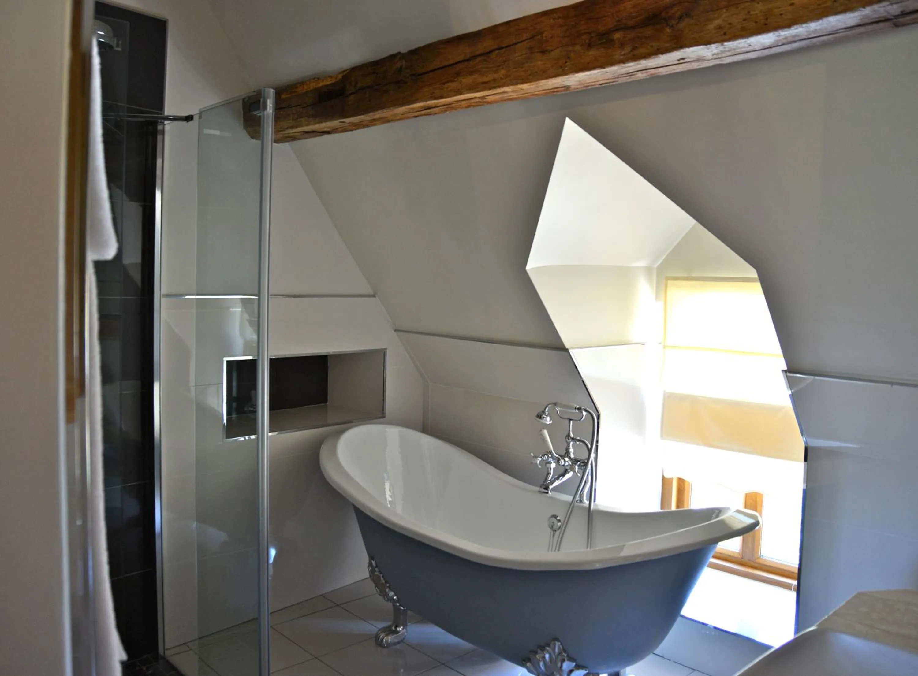 Bathroom in Hôtel Les Deux Chèvres Gevrey-Chambertin
