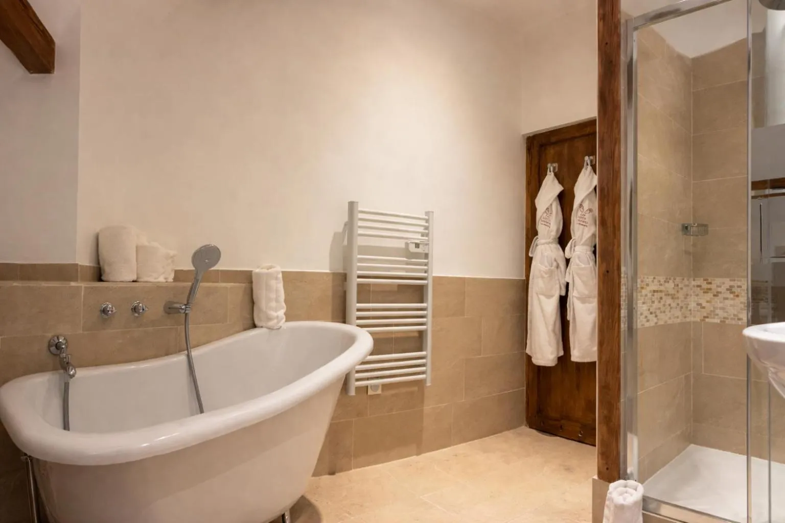 Bathroom in Hôtel Les Deux Chèvres Gevrey-Chambertin