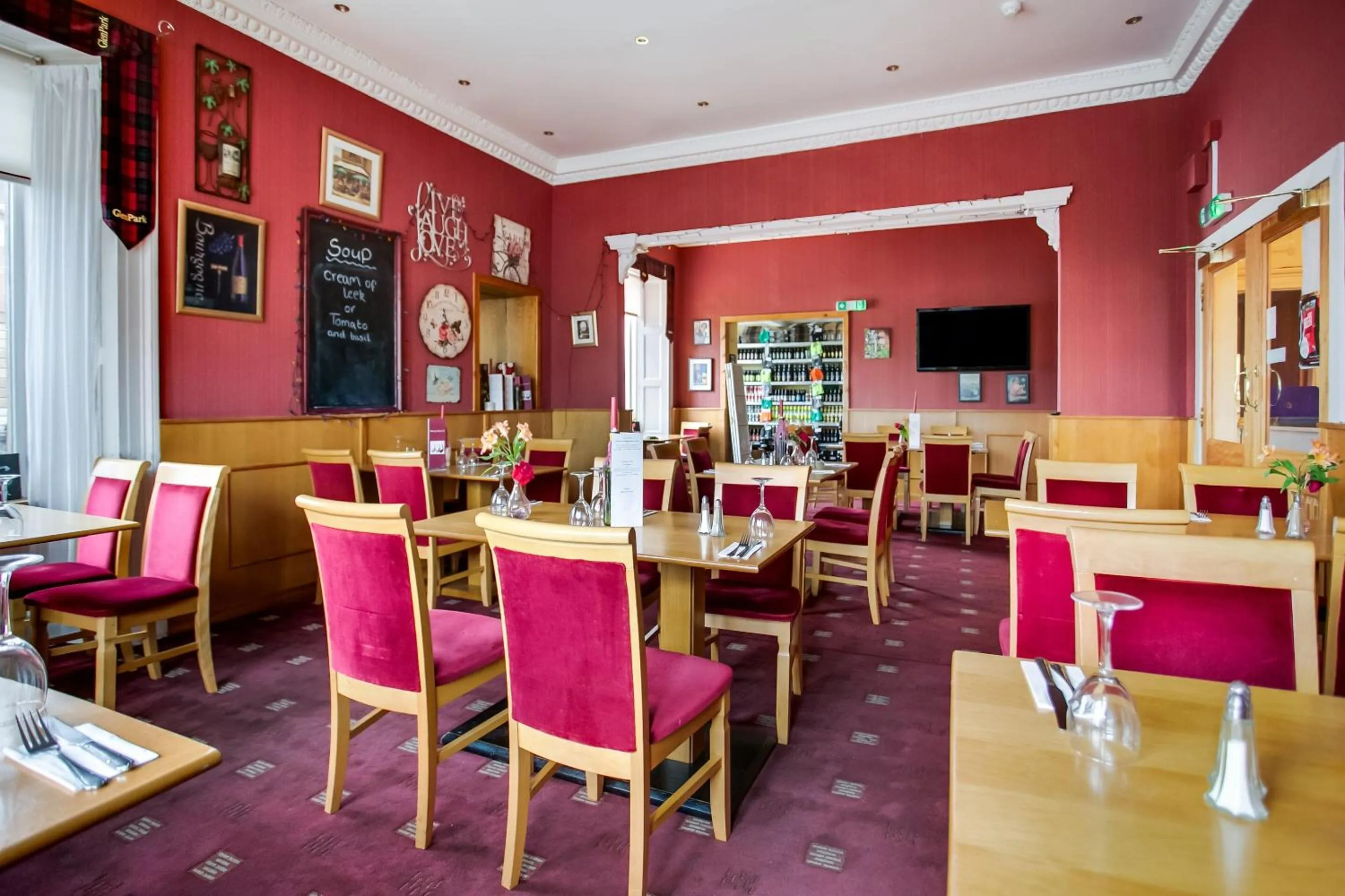 Restaurant/places to eat in OYO Glenpark Hotel, Ayr Central