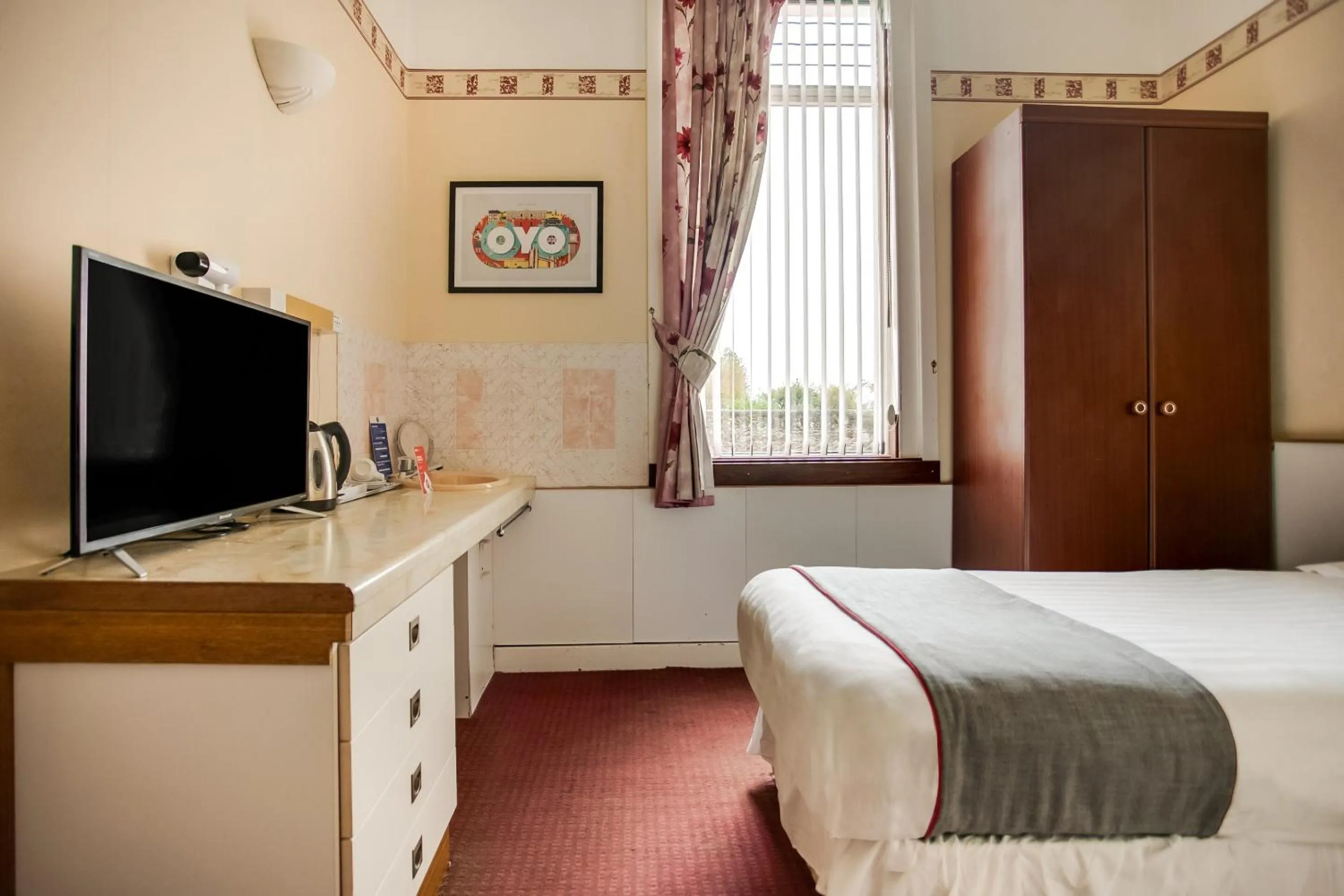 Bedroom, Bed in OYO Glenpark Hotel, Ayr Central