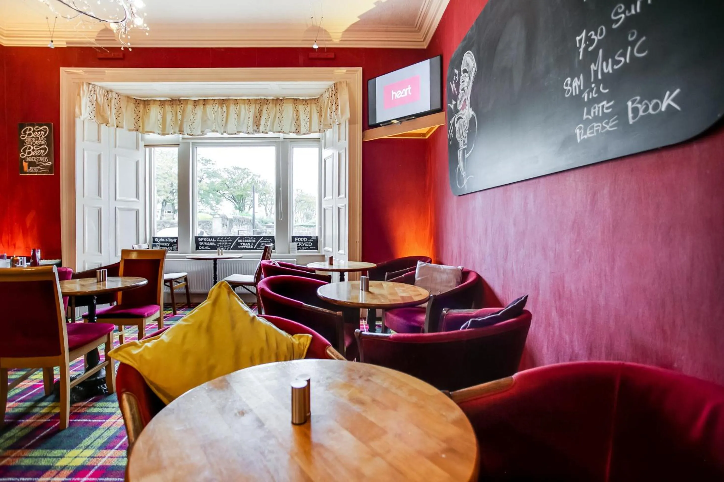 Restaurant/places to eat in OYO Glenpark Hotel, Ayr Central