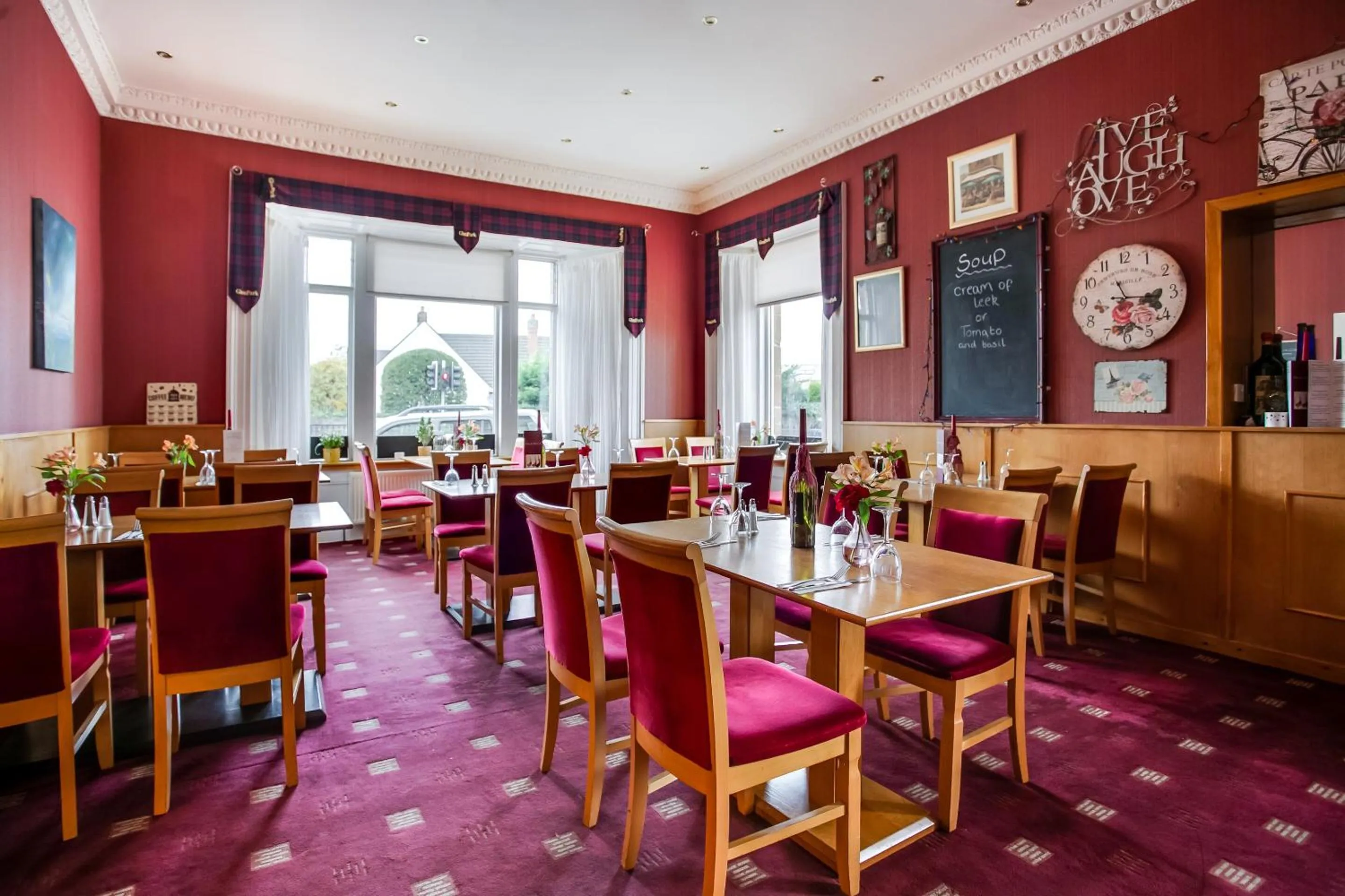 Restaurant/places to eat in OYO Glenpark Hotel, Ayr Central