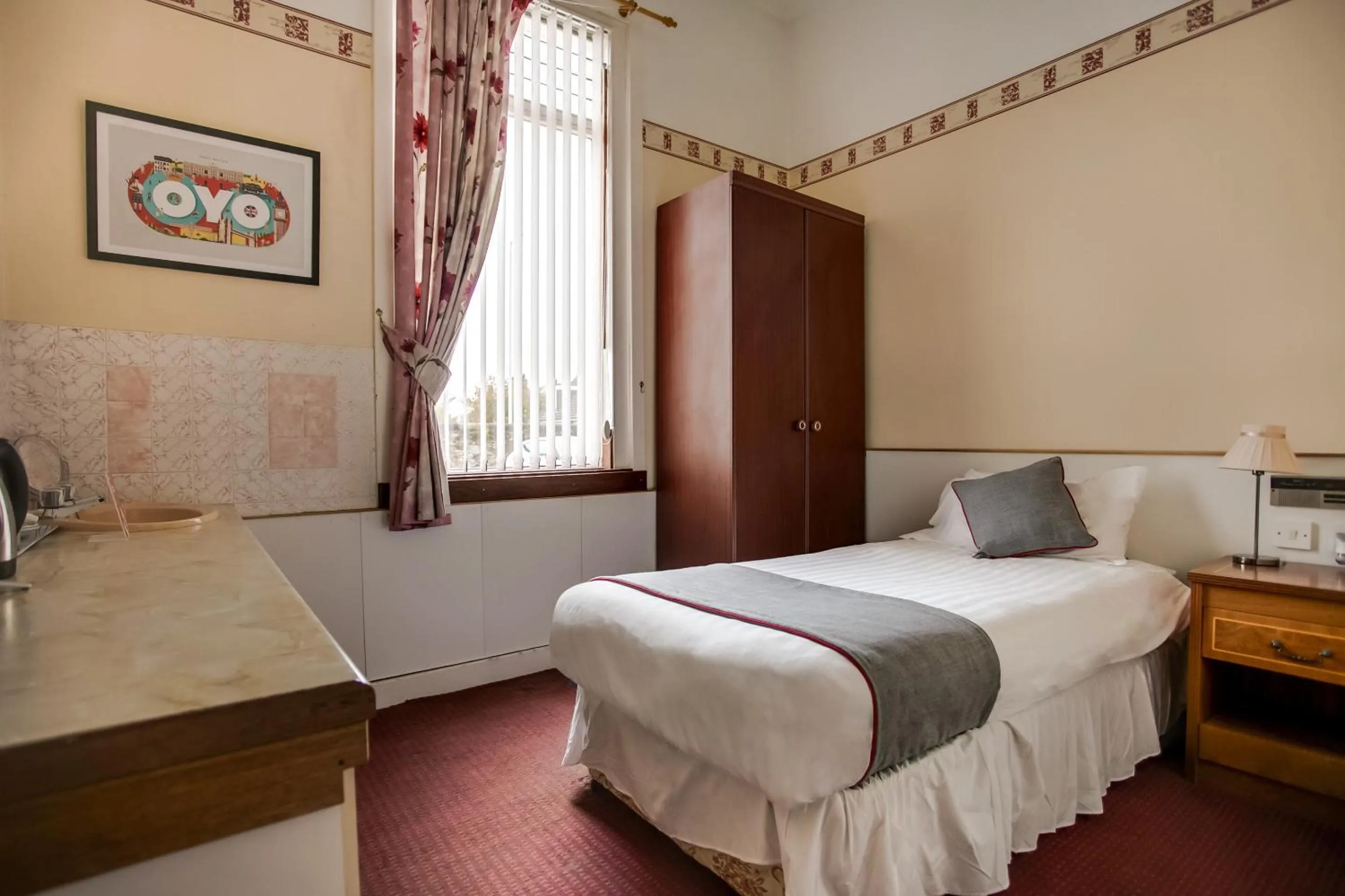 Bedroom, Bed in OYO Glenpark Hotel, Ayr Central