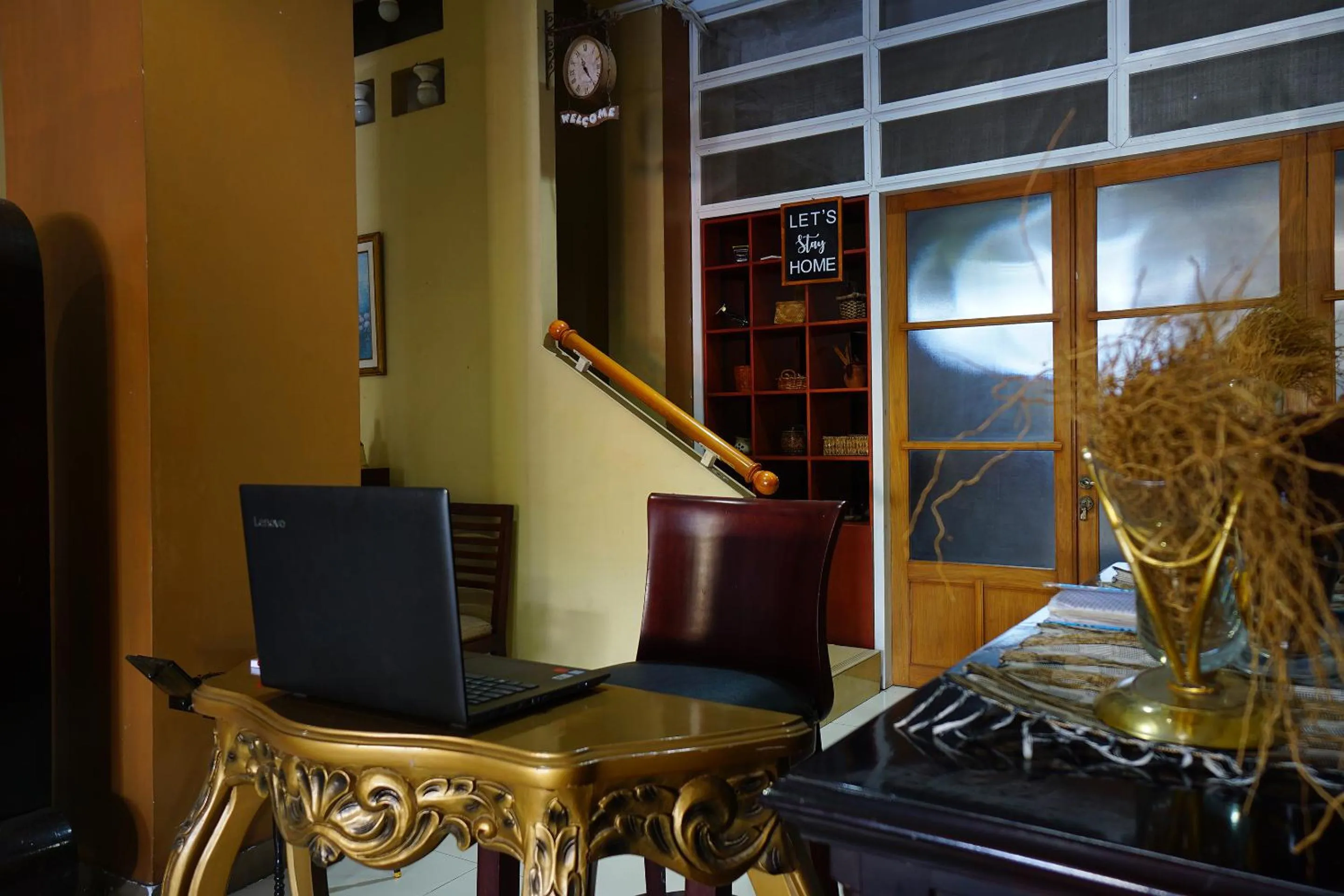 Lobby or reception in RedDoorz Brand MAN12045 RedDoorz near Megamall Manado