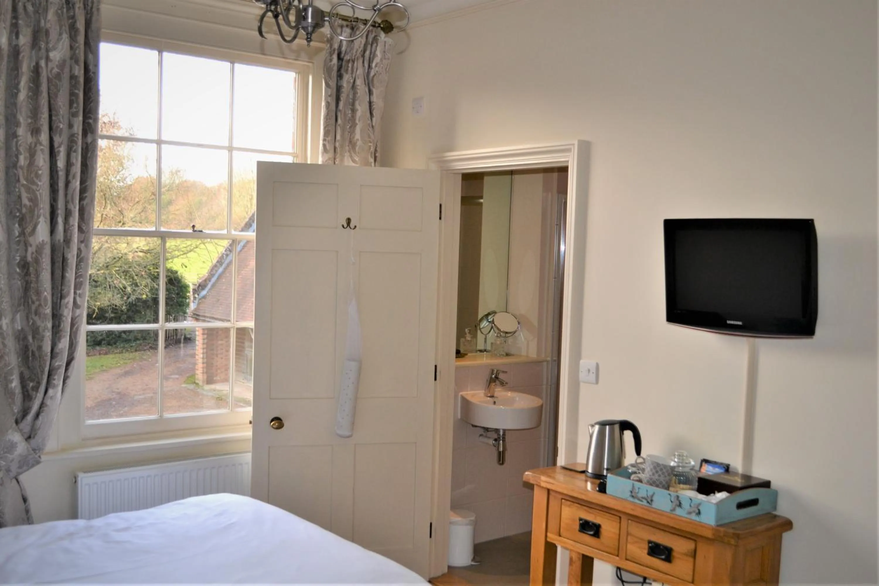 Bed in Sissinghurst Castle Farmhouse