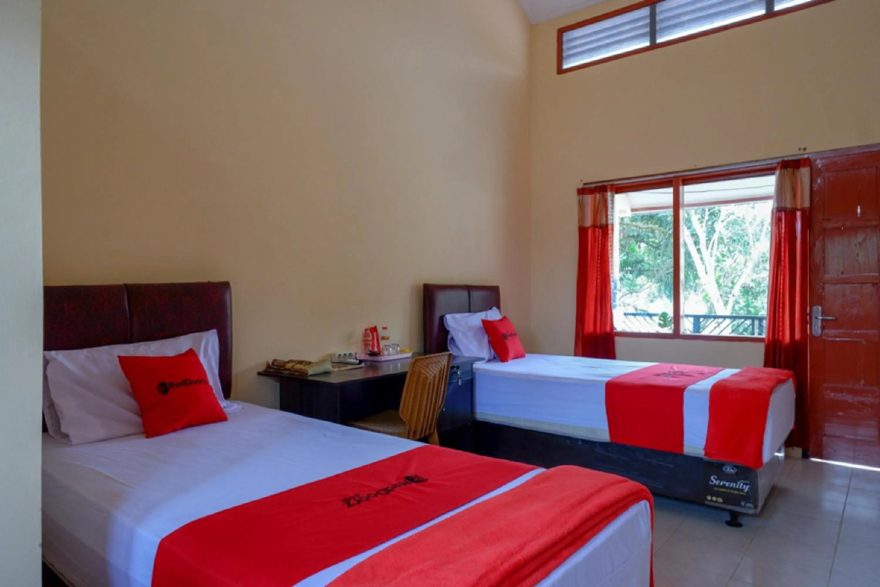 Bed in RedDoorz Syariah near Alun Alun Purwokerto
