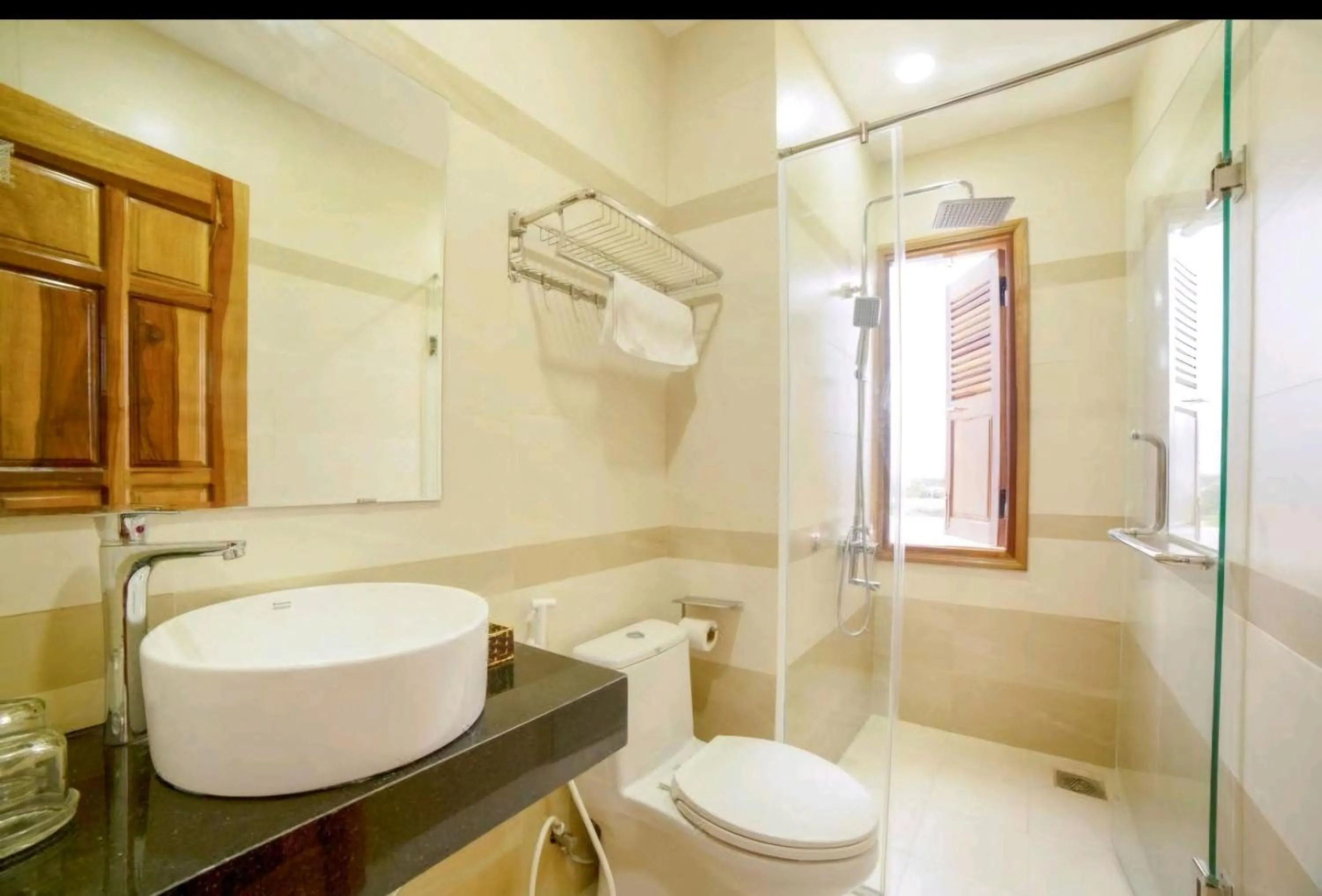 Shower in Thien Truong Hotel