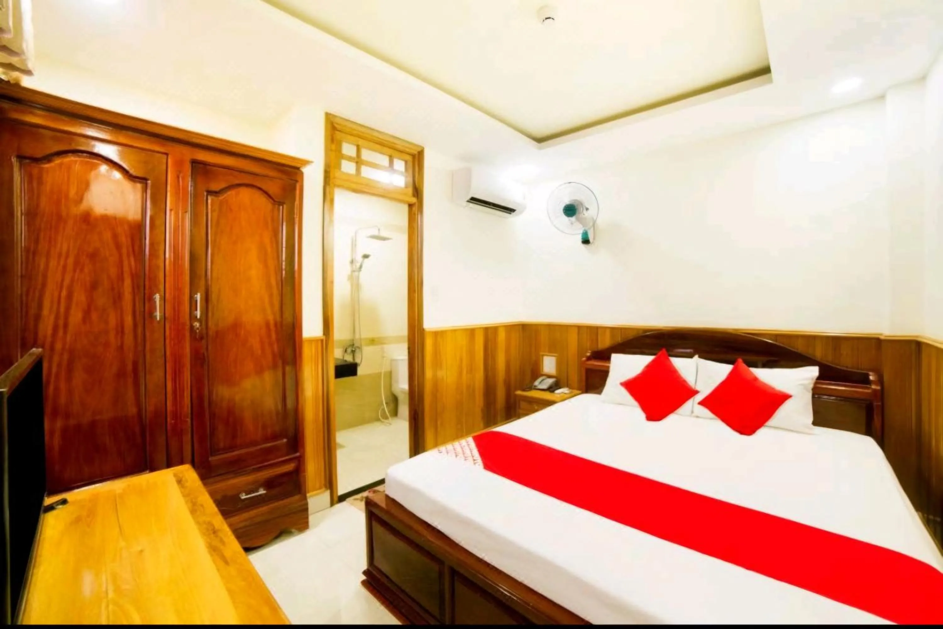 Bedroom, Bed in Thien Truong Hotel