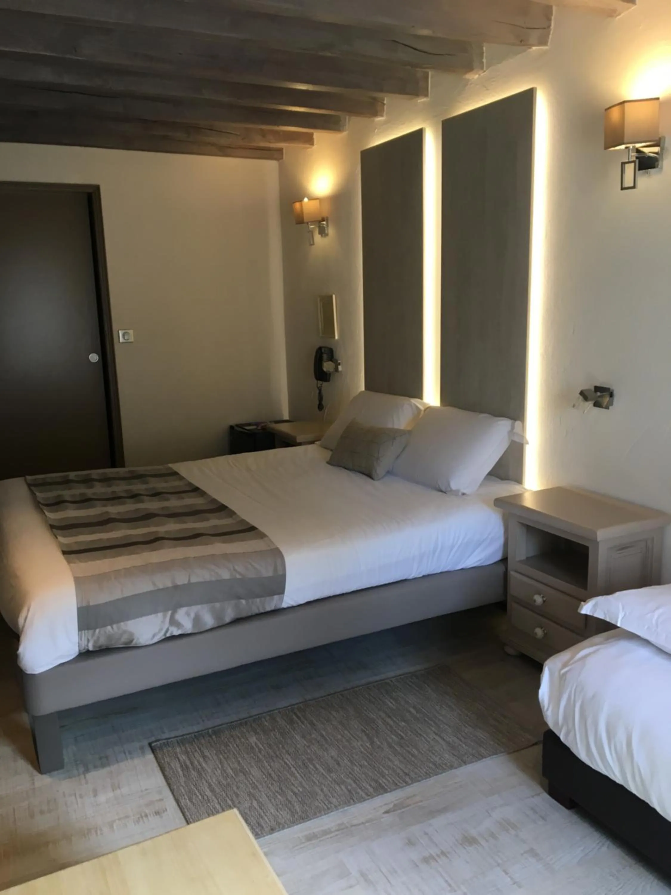 Photo of the whole room, Bed in Logis Hotel Oasis