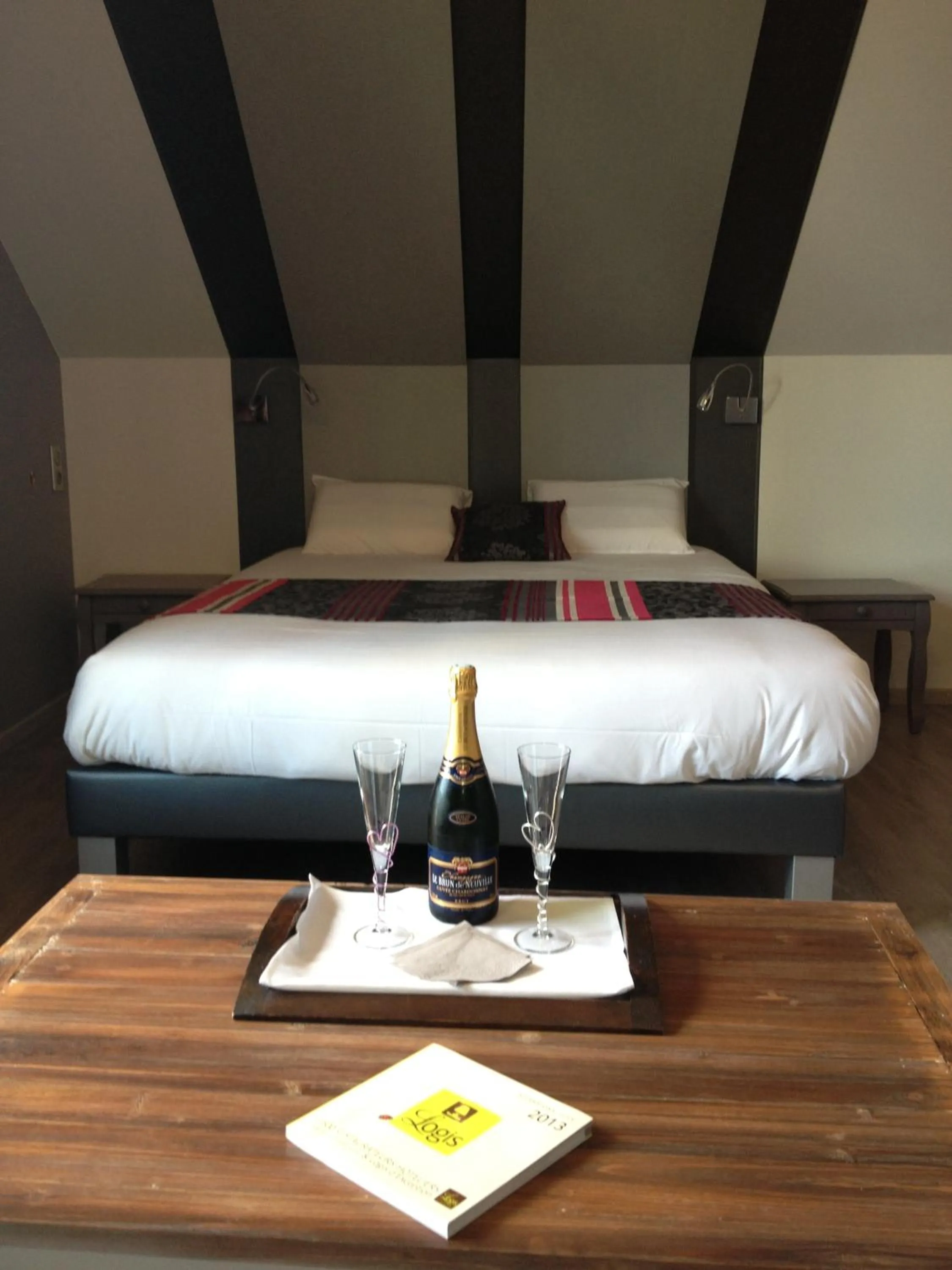 Bedroom, Bed in Logis Hotel Oasis