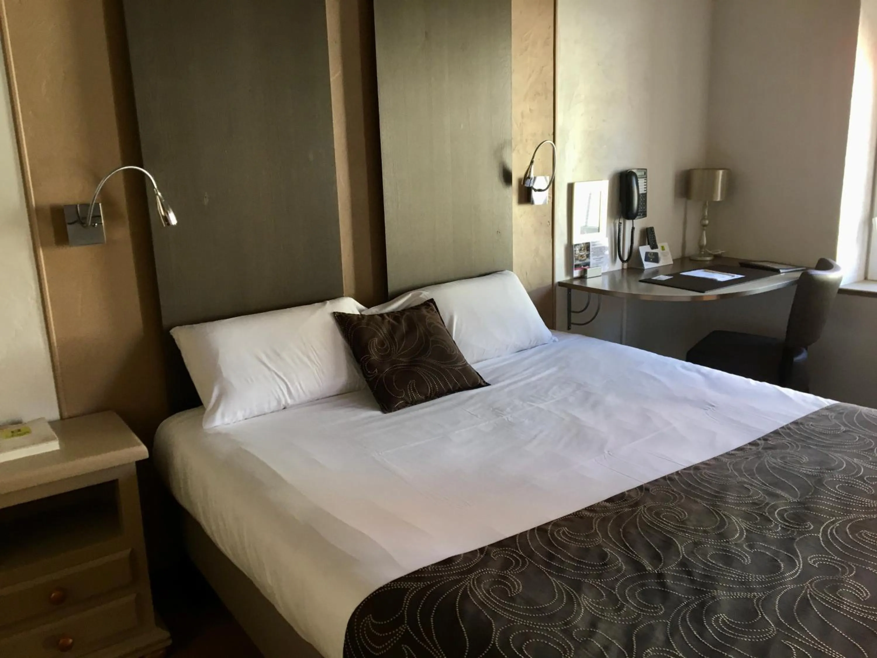 Photo of the whole room, Bed in Logis Hotel Oasis