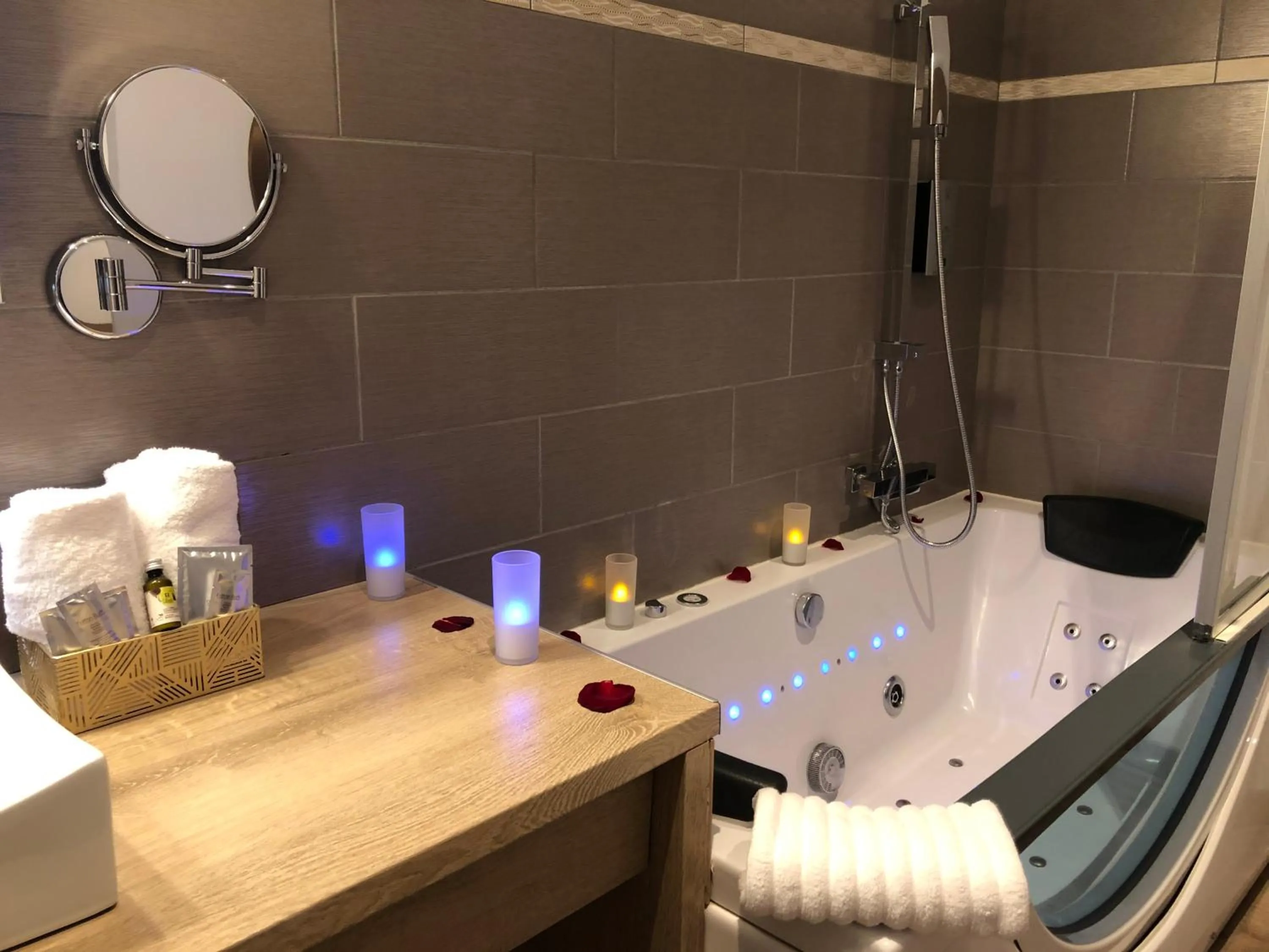 Bathroom in Logis Hotel Oasis