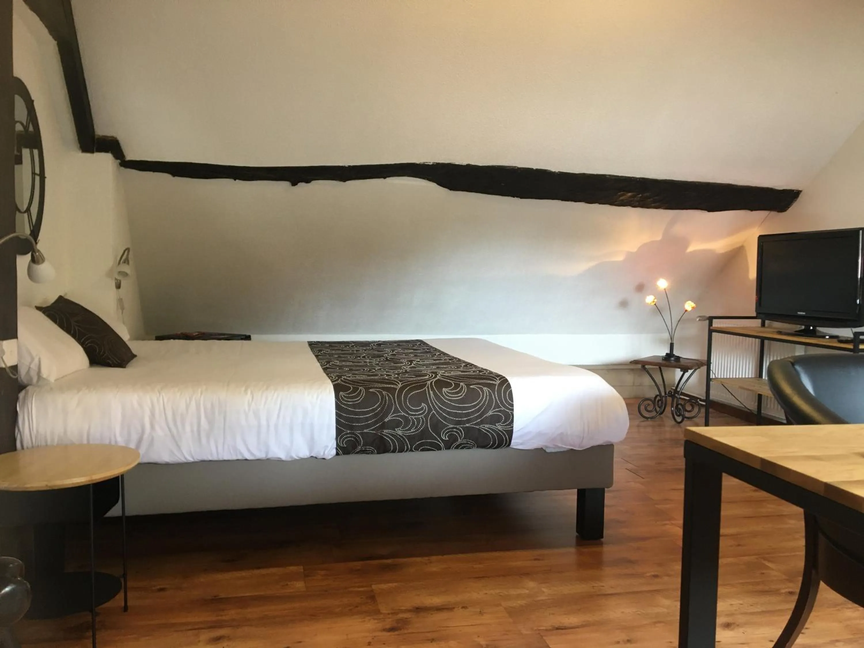 Photo of the whole room, Bed in Logis Hotel Oasis