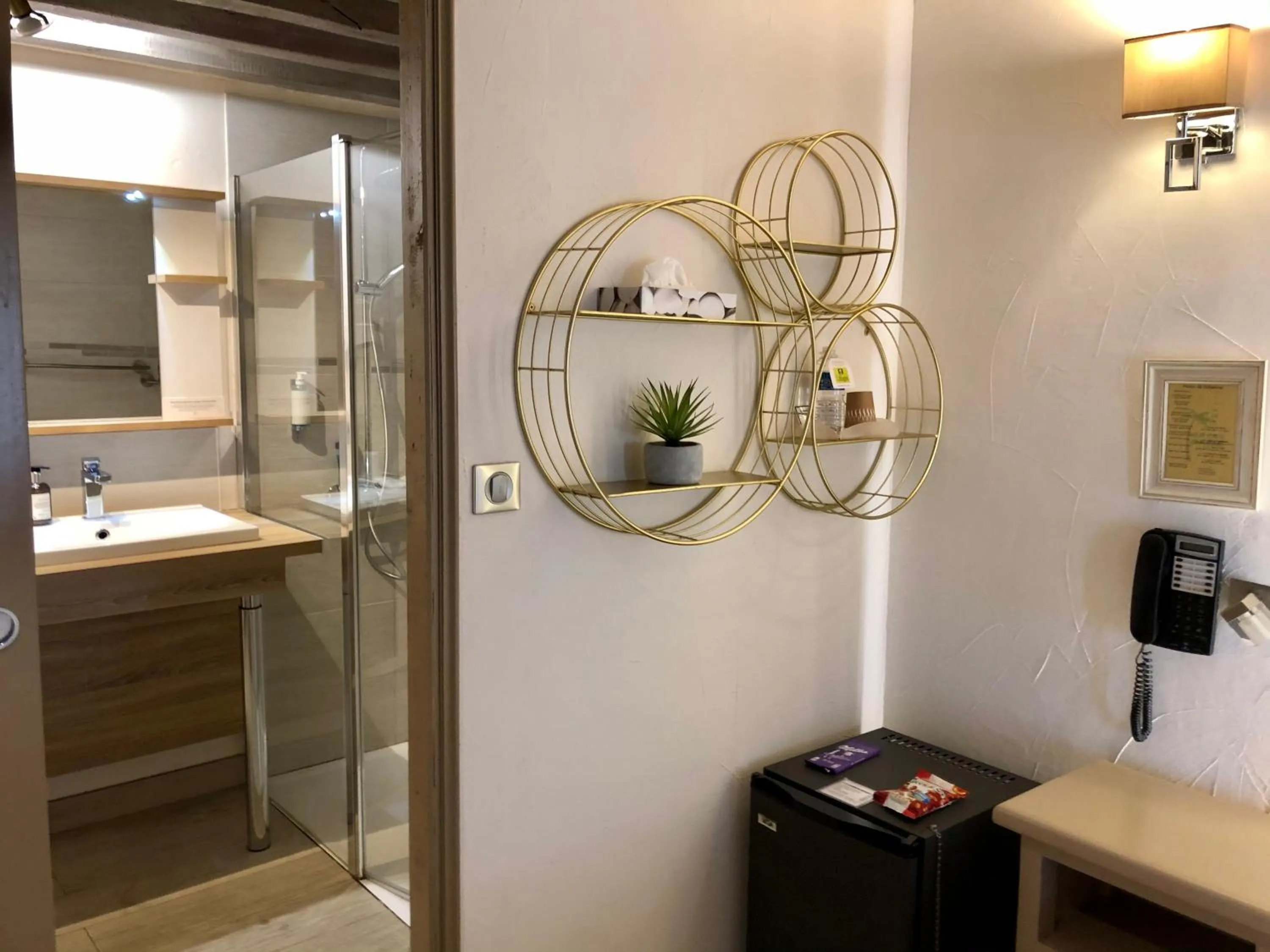 Bathroom in Logis Hotel Oasis