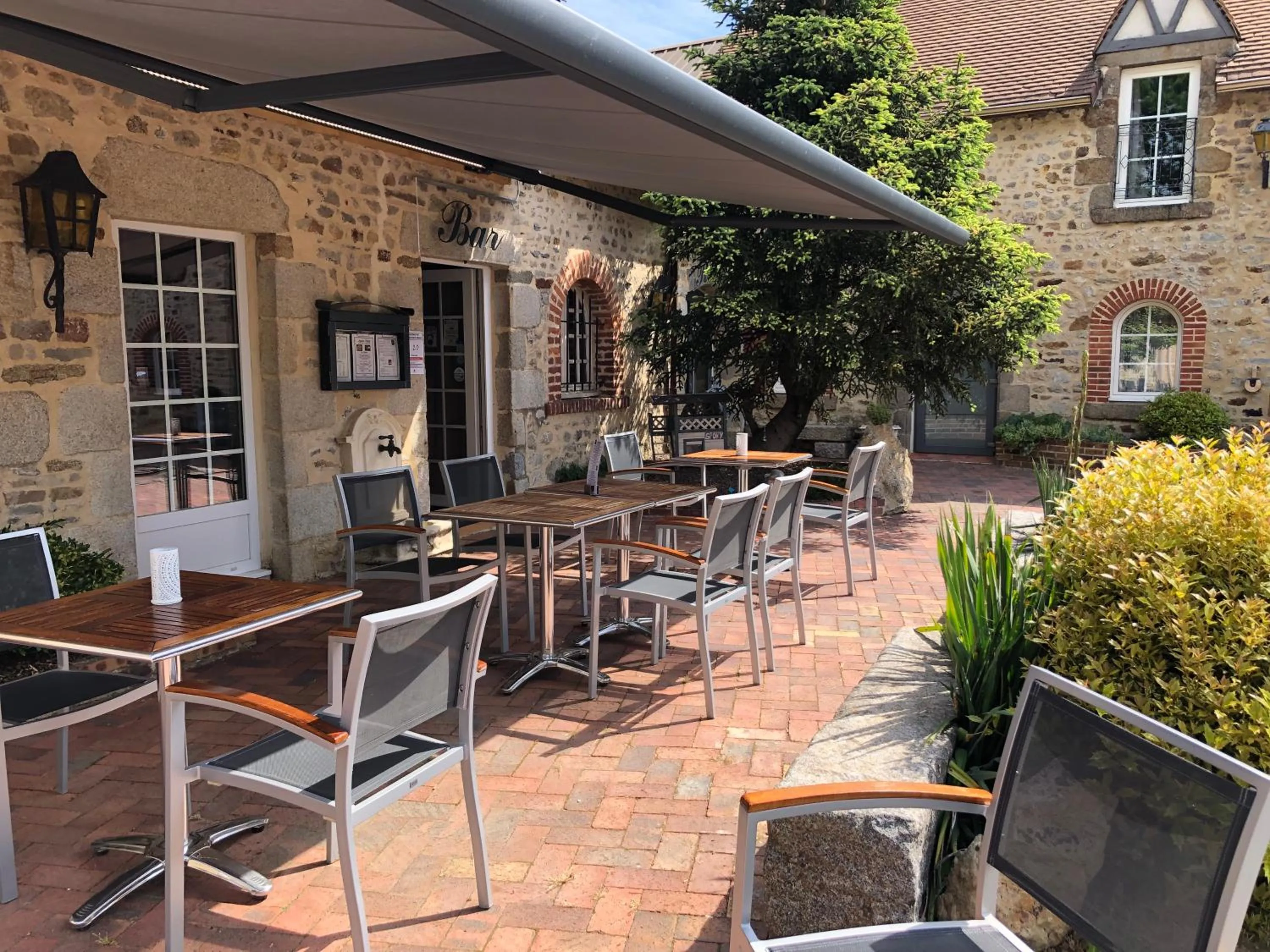 Patio in Logis Hotel Oasis
