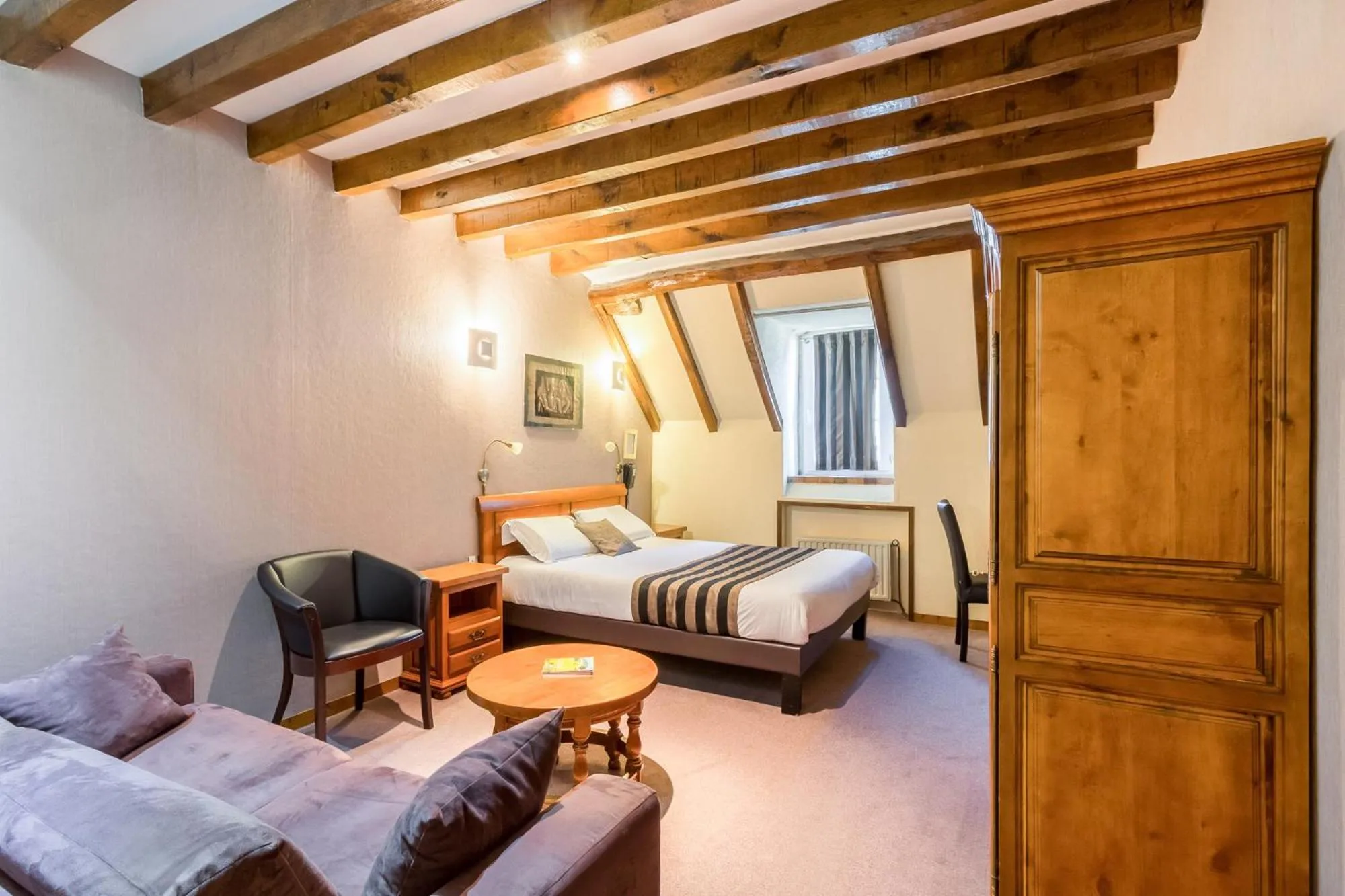 Bedroom, Bed in Logis Hotel Oasis