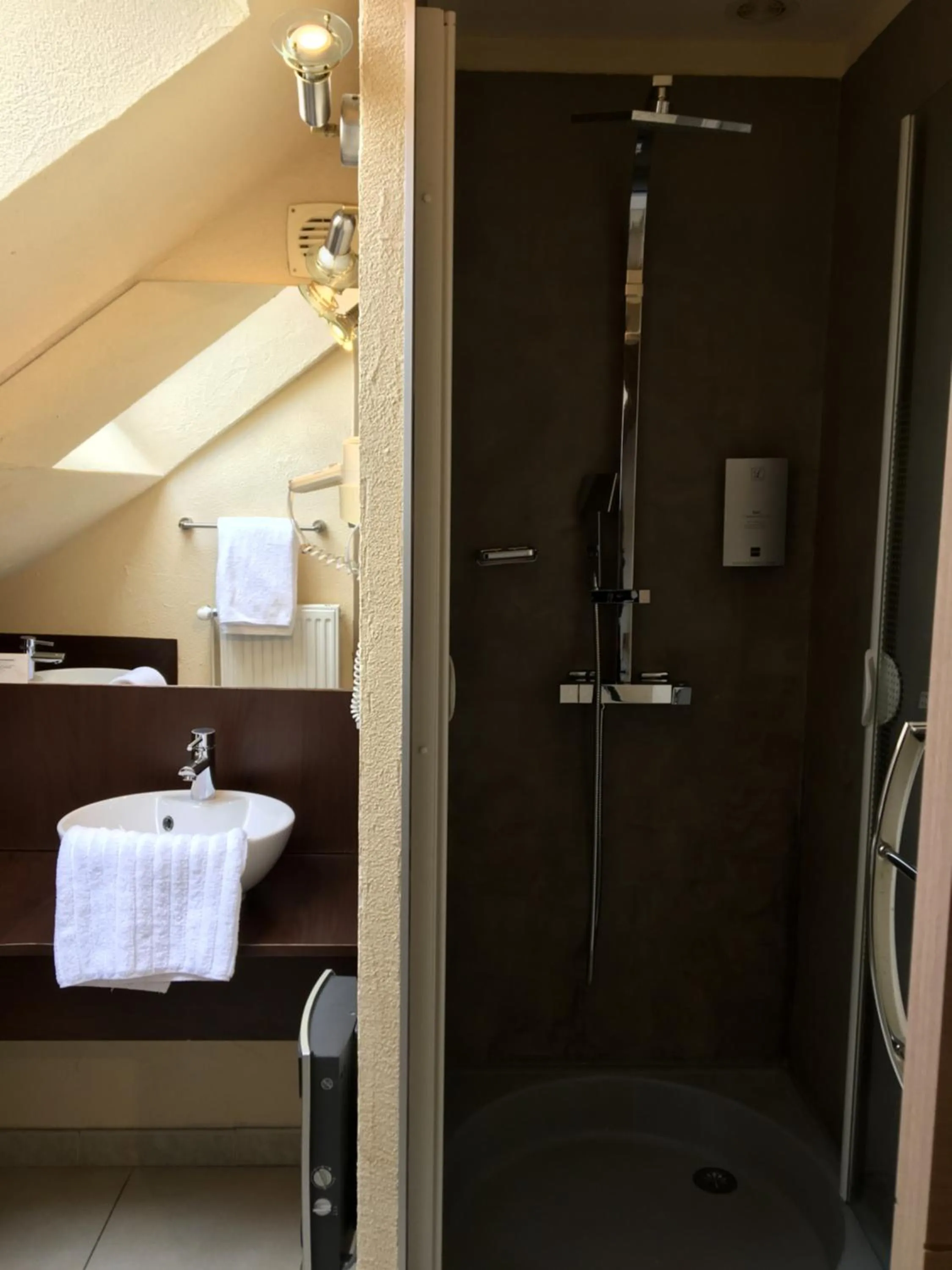 Bathroom in Logis Hotel Oasis