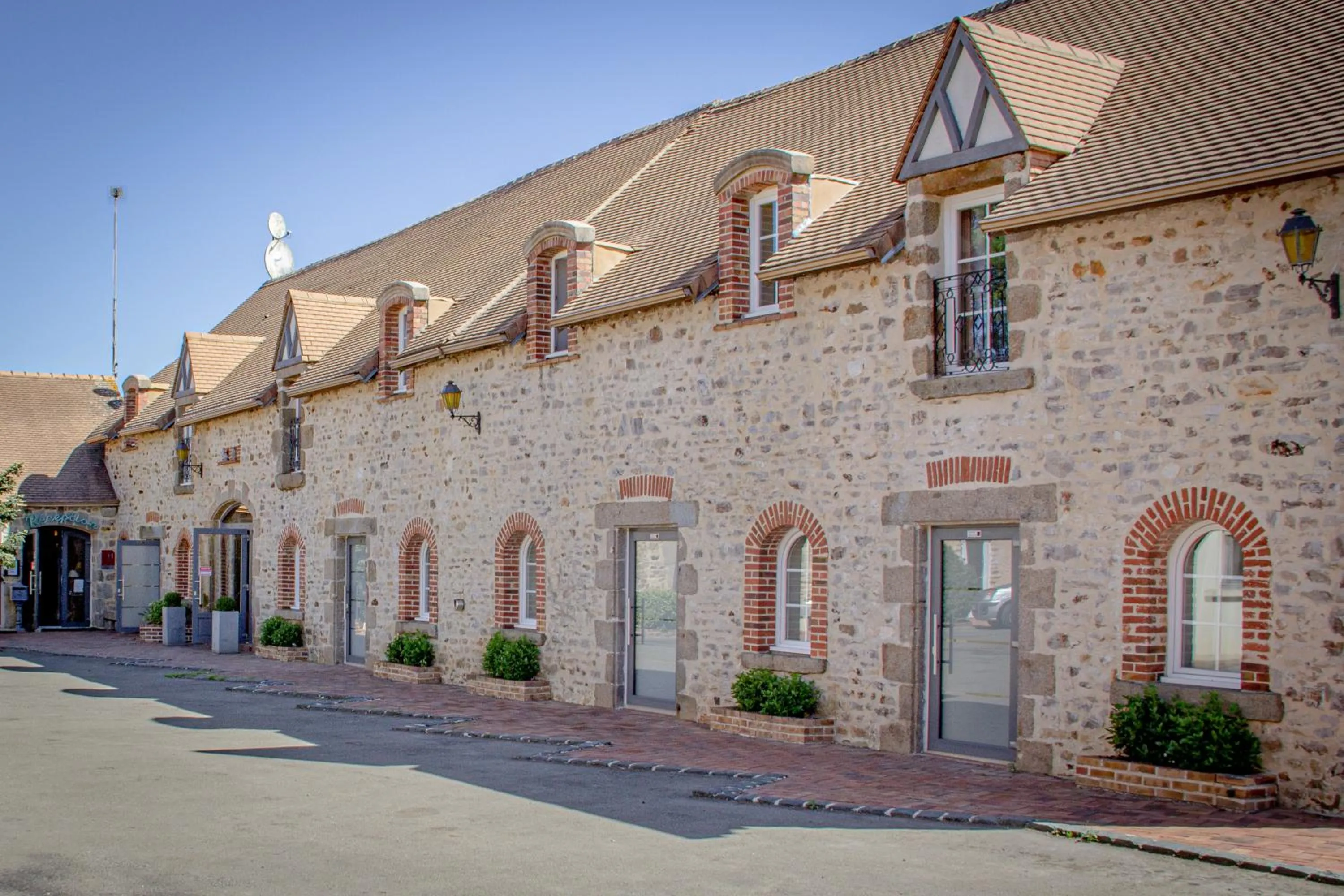 Facade/entrance in Logis Hotel Oasis