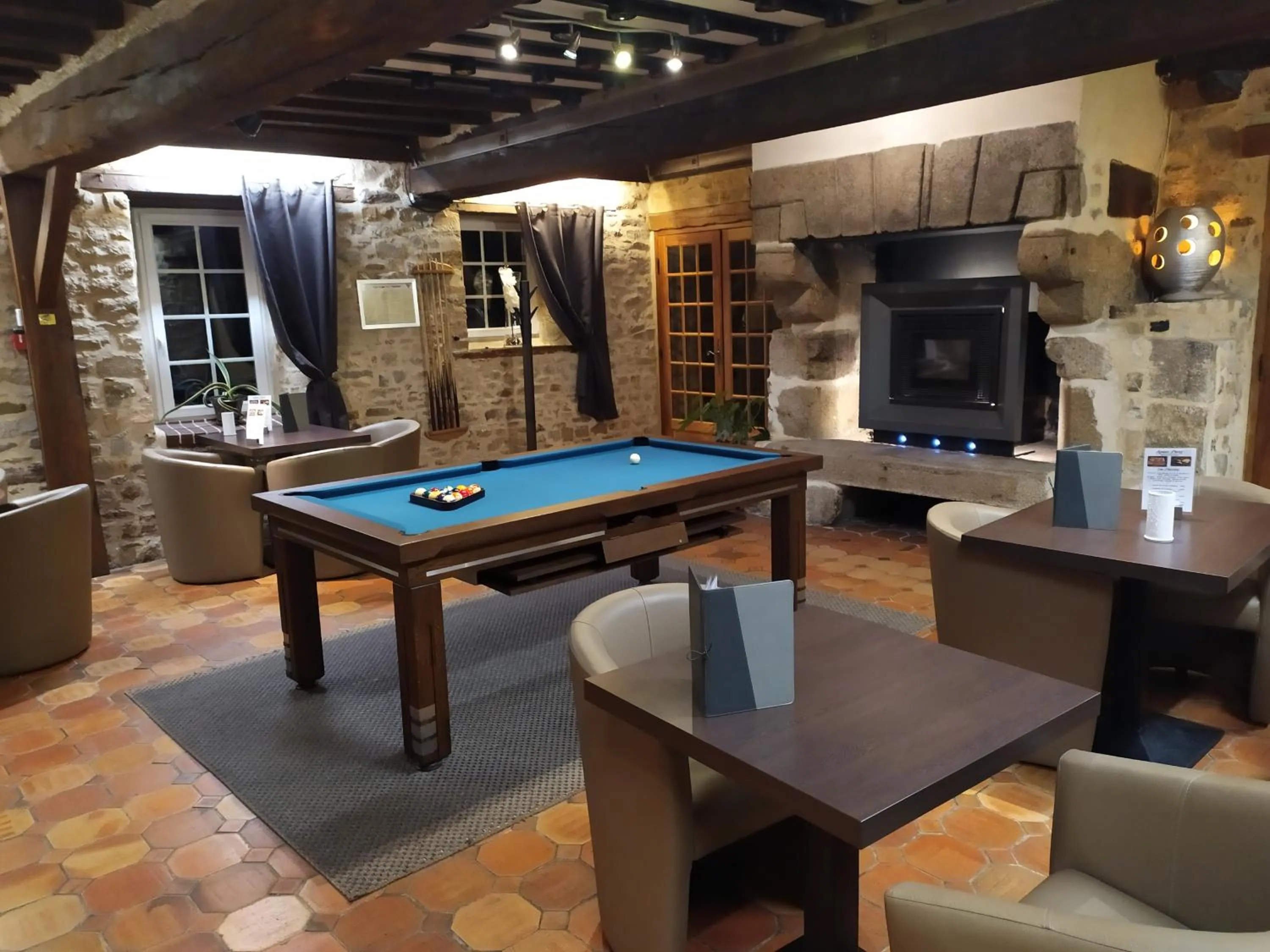 Lounge or bar in Logis Hotel Oasis