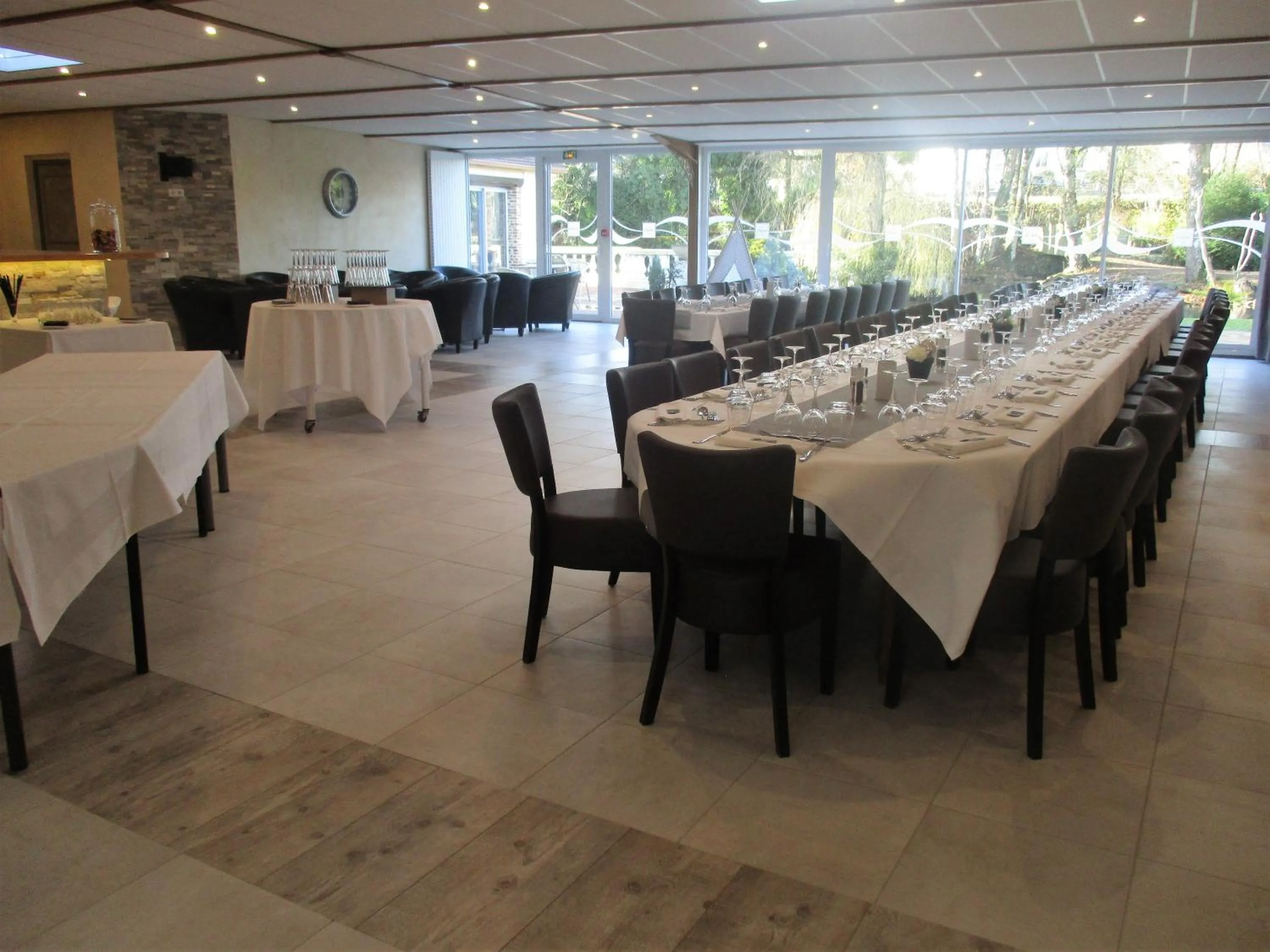 Banquet/Function facilities in Logis Hotel Oasis