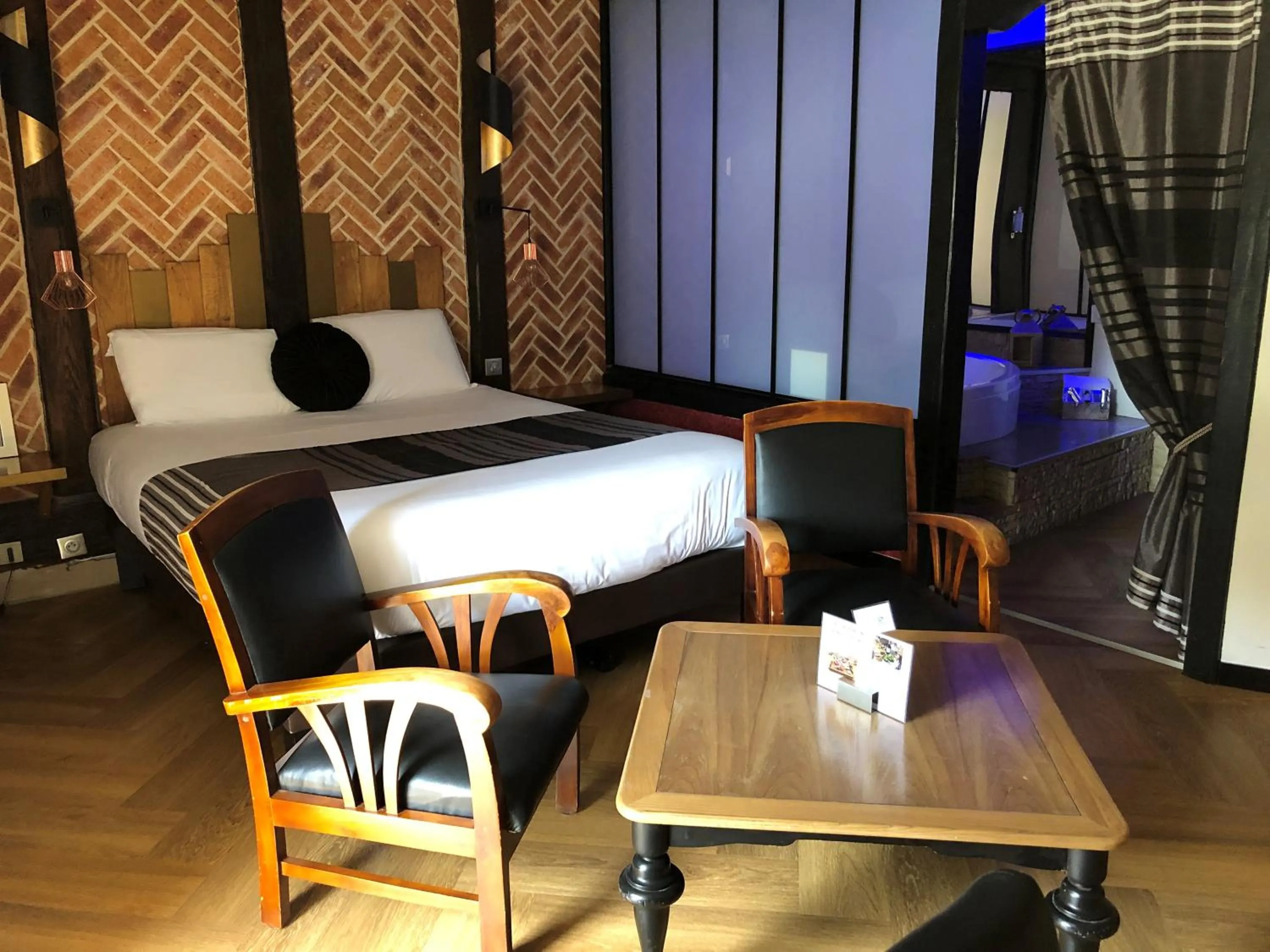 Photo of the whole room, Bed in Logis Hotel Oasis