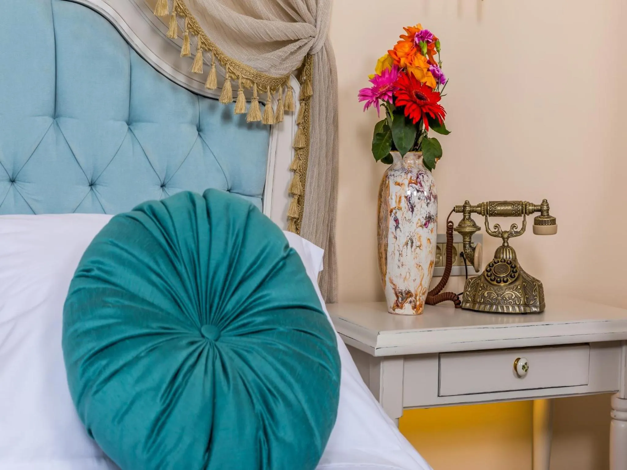 Bed in Kahveci Alibey Hotel