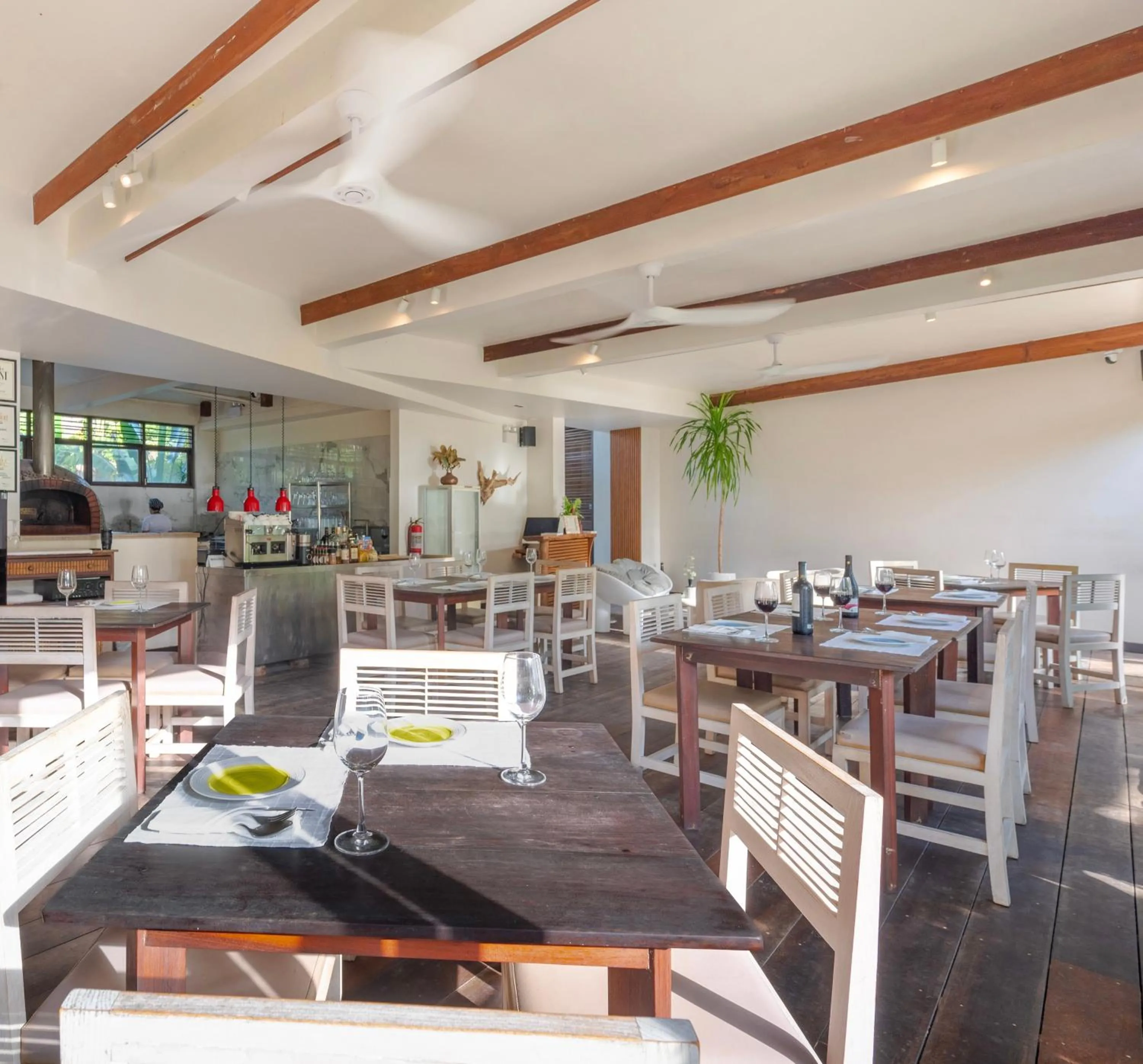 Restaurant/places to eat in L'Osteria Luxe Beachfront B&B