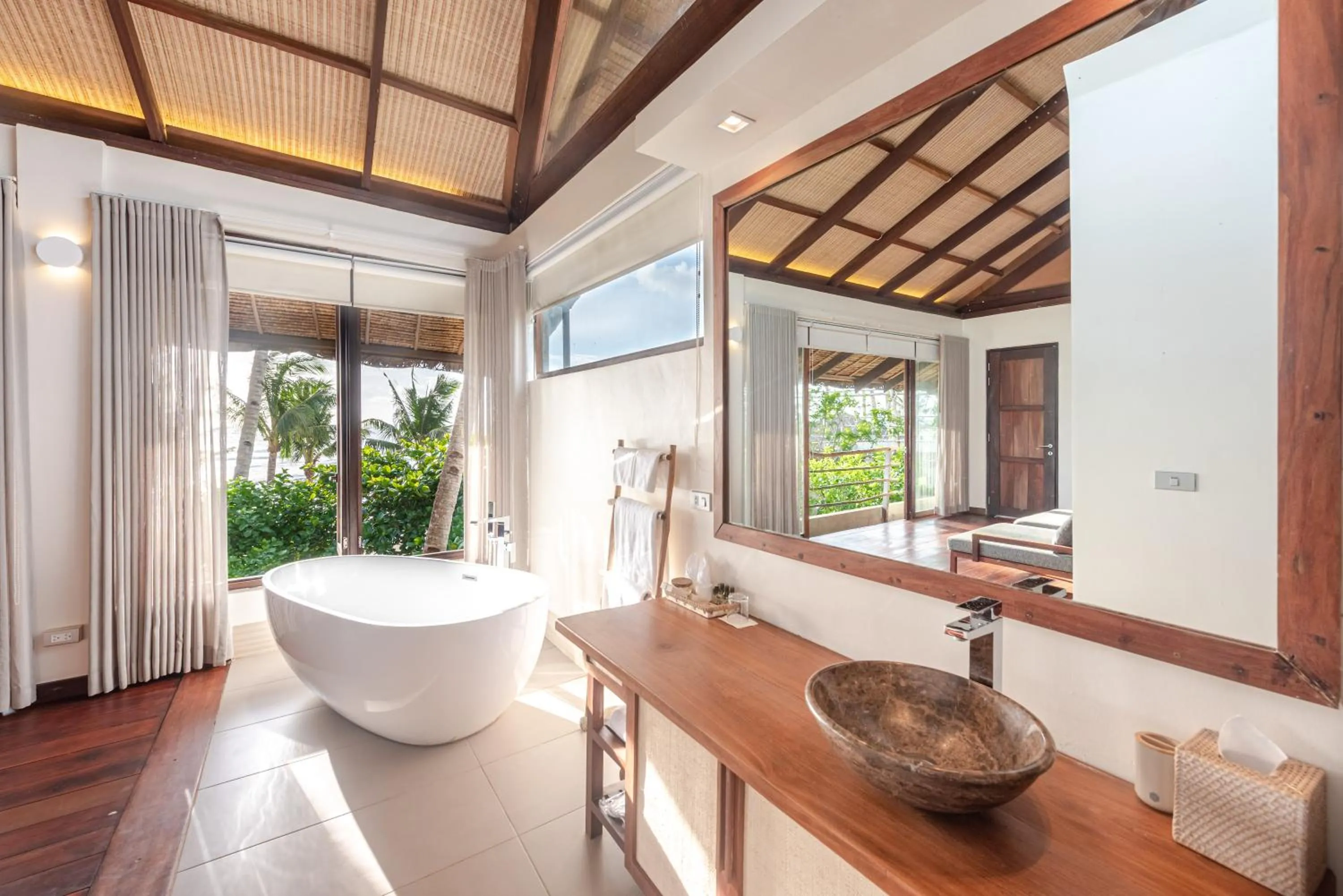 L'Osteria Luxe Beachfront B&B