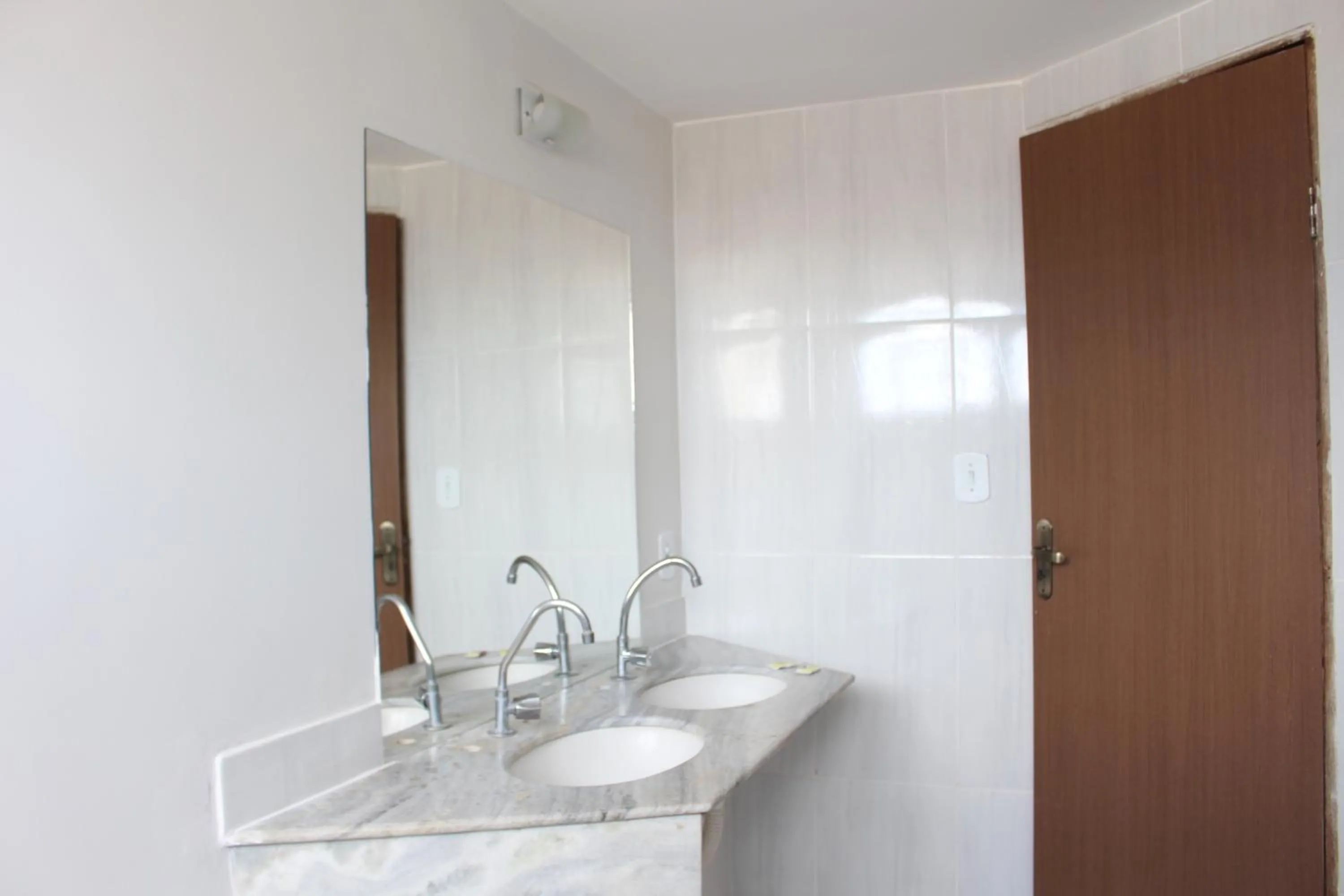 Bathroom in Bica Pau Hotel