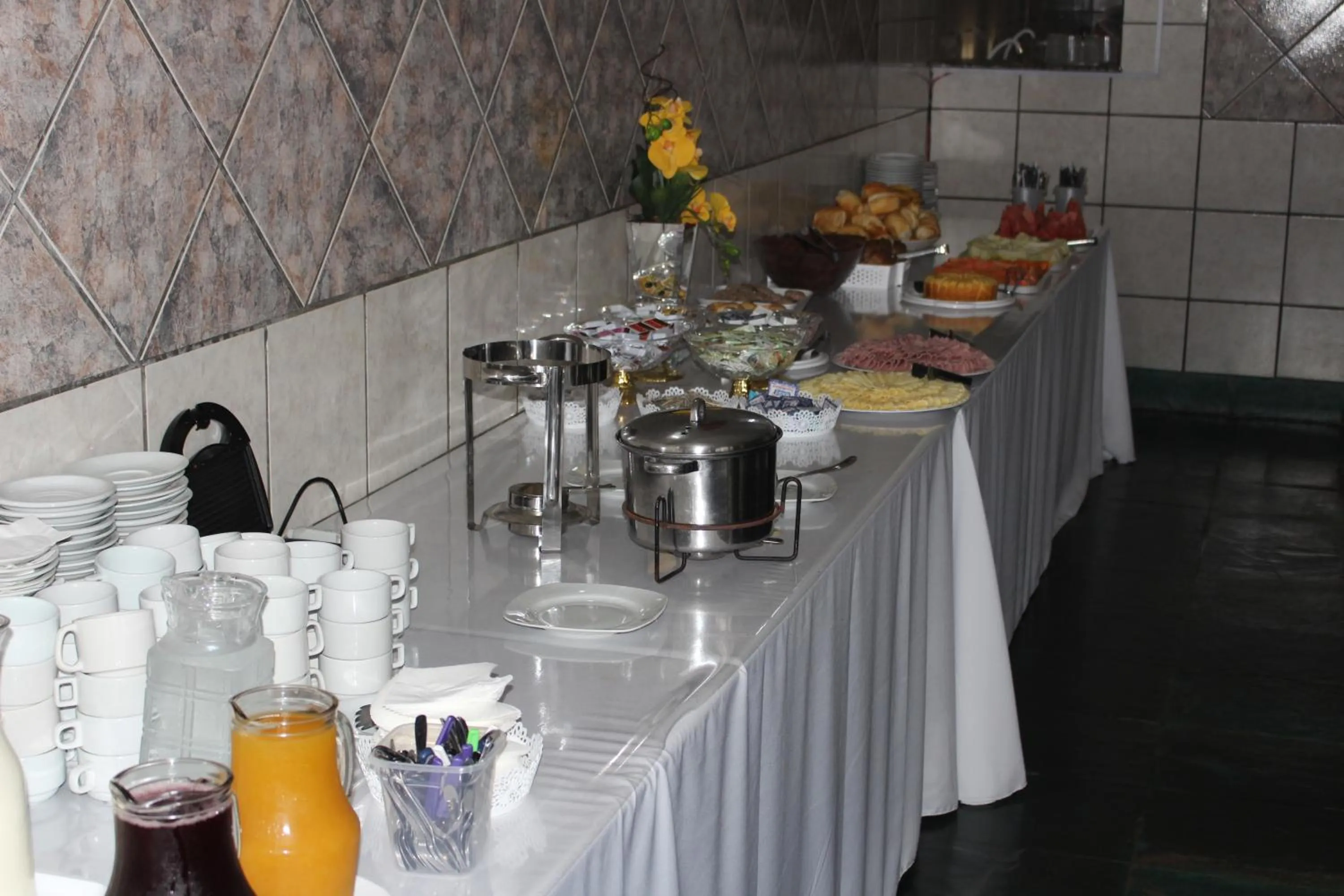 Breakfast in Bica Pau Hotel