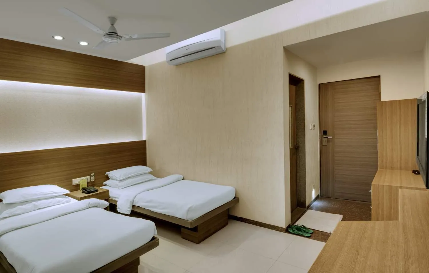 Bed in Pearl Hotel & Banquets Ahmedabad