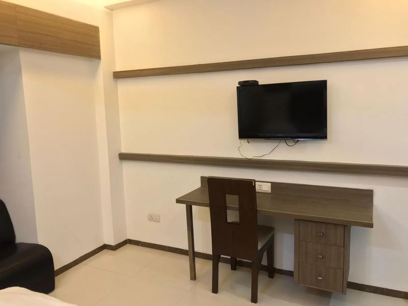 TV and multimedia in Pearl Hotel & Banquets Ahmedabad