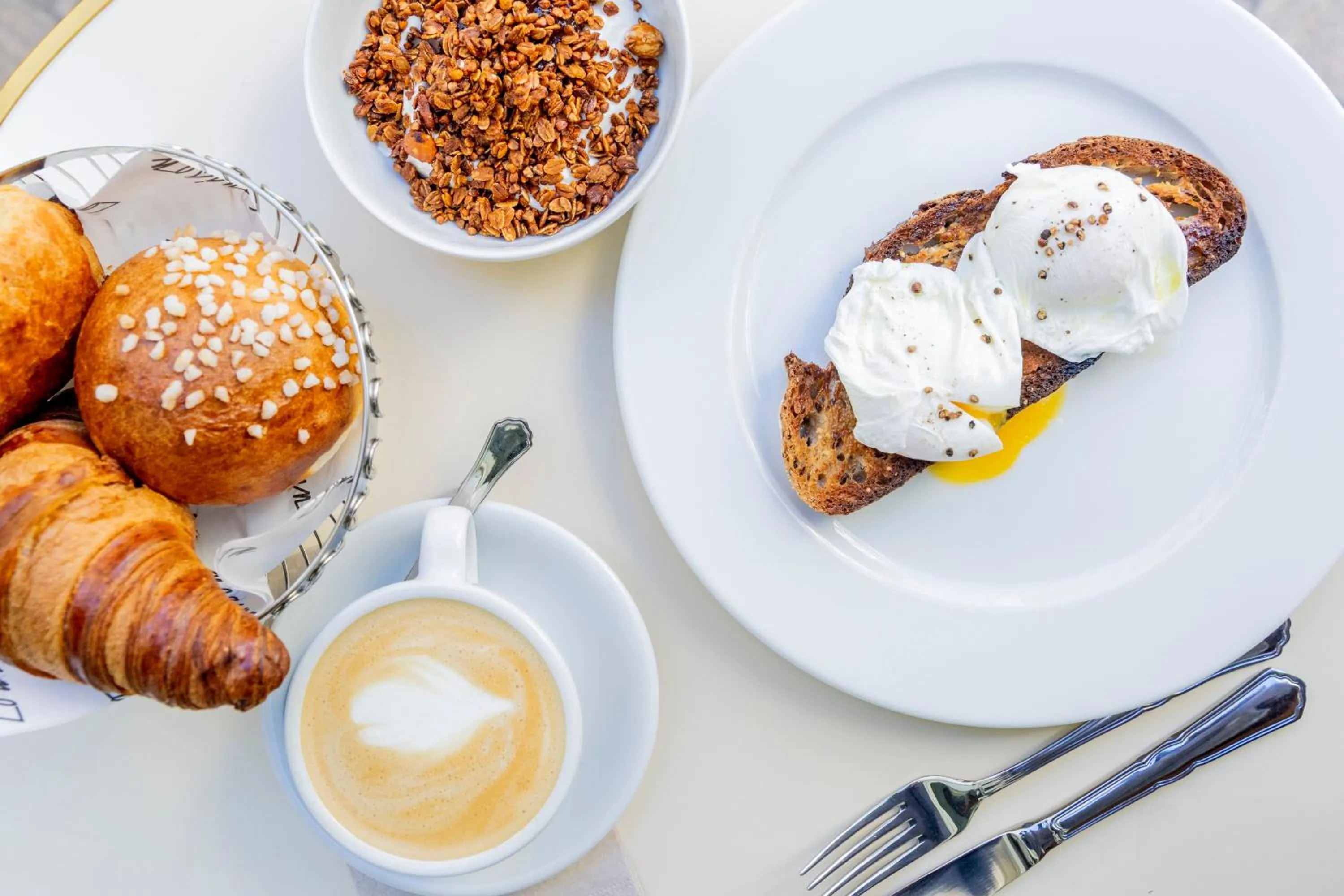 Restaurant/places to eat in Hôtel Amista Marseille - ancien Hôtel Saint Louis - Vieux Port