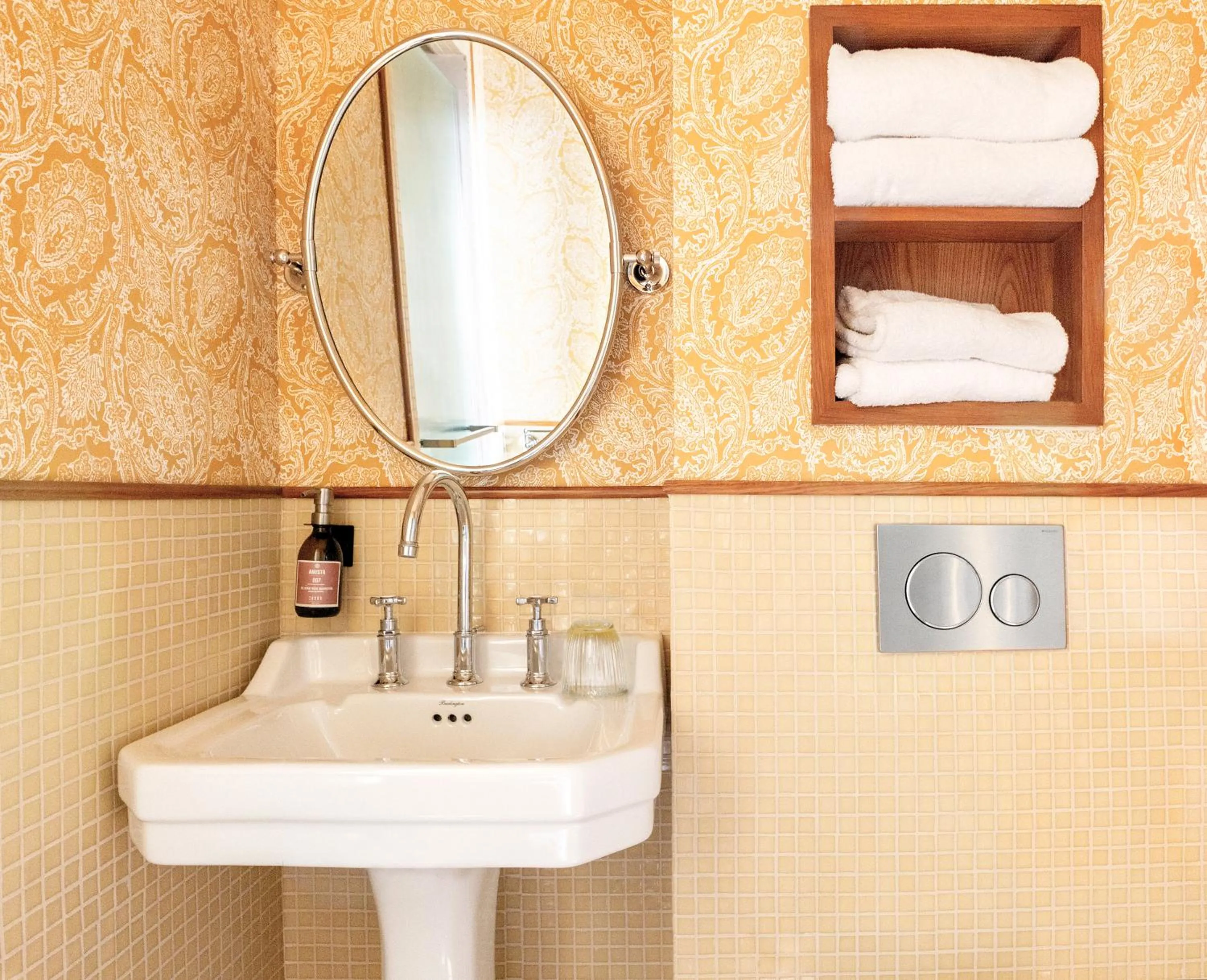 Bathroom in Hôtel Amista Marseille - ancien Hôtel Saint Louis - Vieux Port