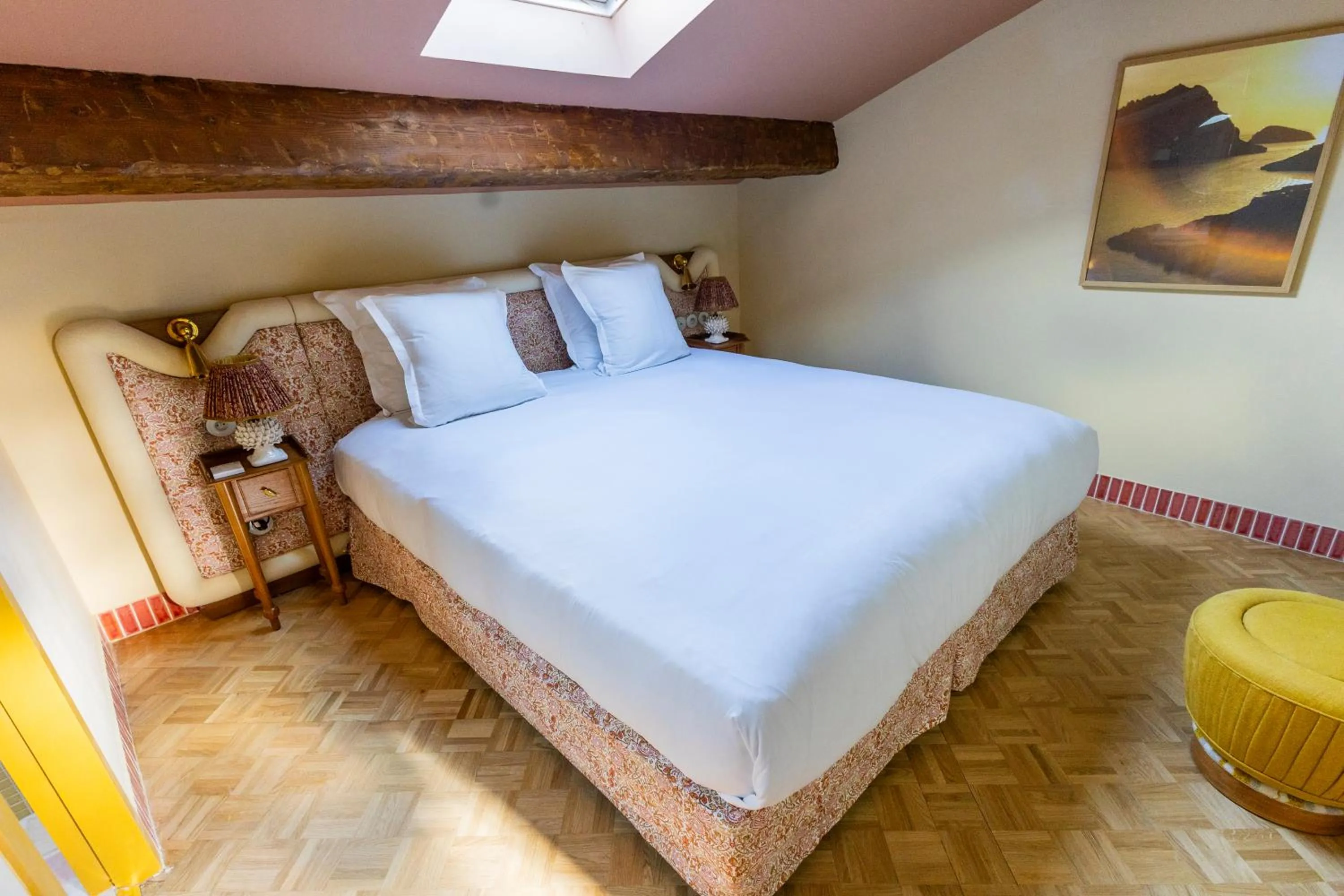 Bedroom, Bed in Hôtel Amista Marseille - ancien Hôtel Saint Louis - Vieux Port