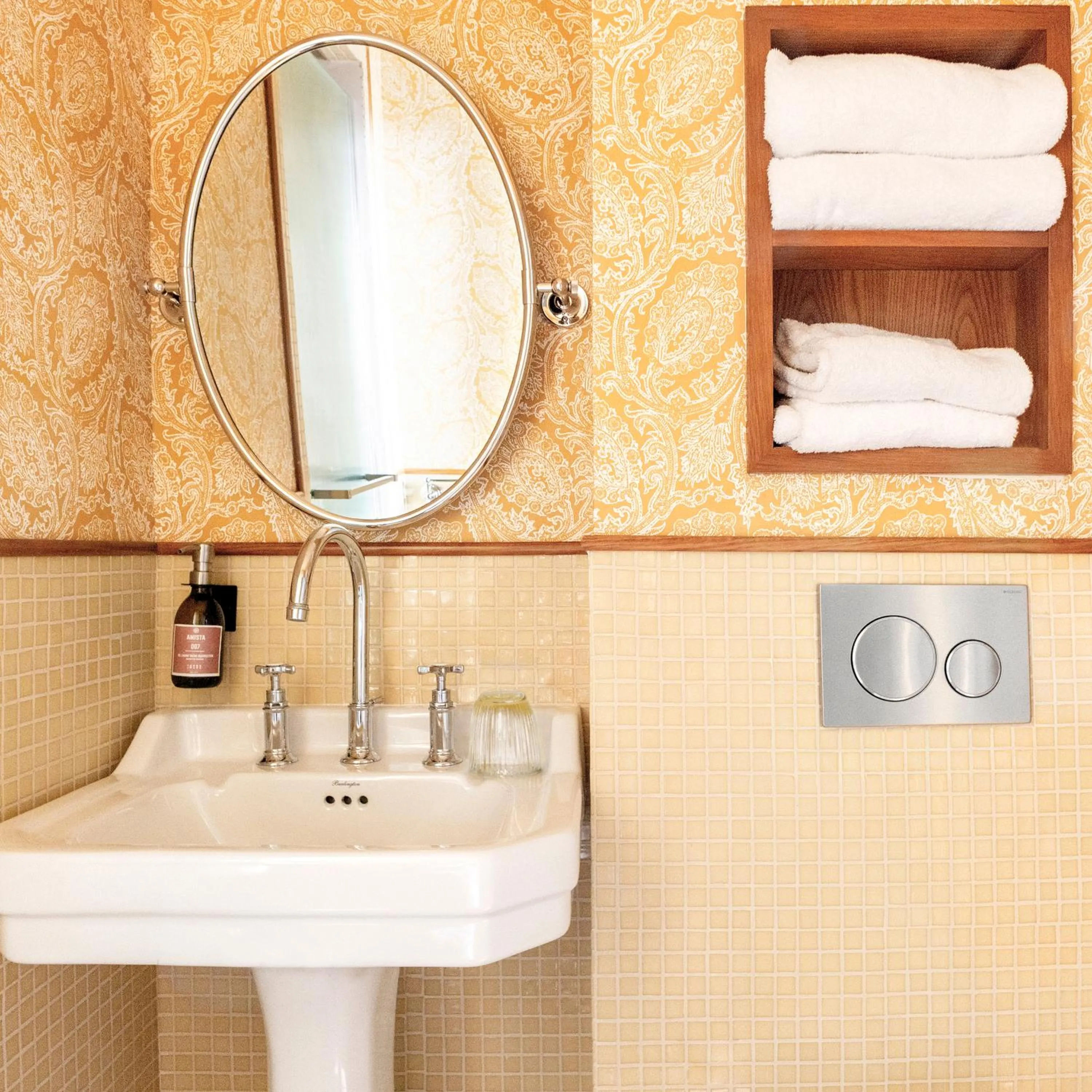 Bathroom in Hôtel Amista Marseille - ancien Hôtel Saint Louis - Vieux Port