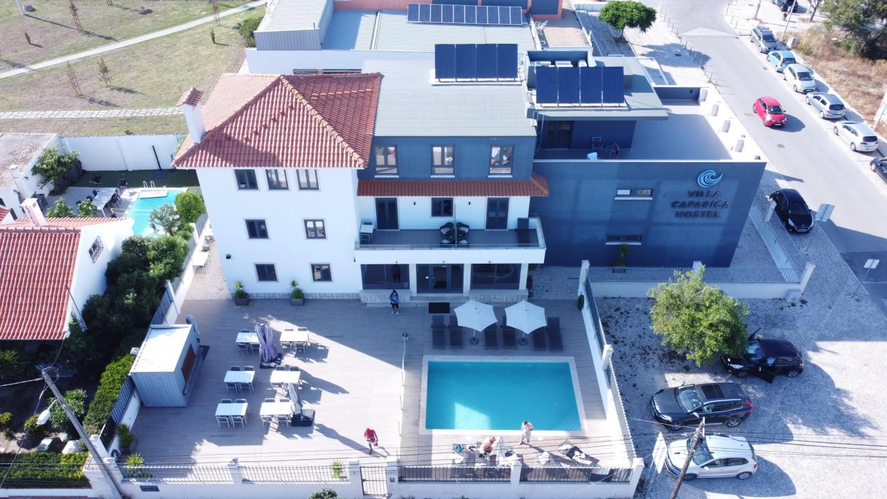 Property building in Villa Caparica Hostel