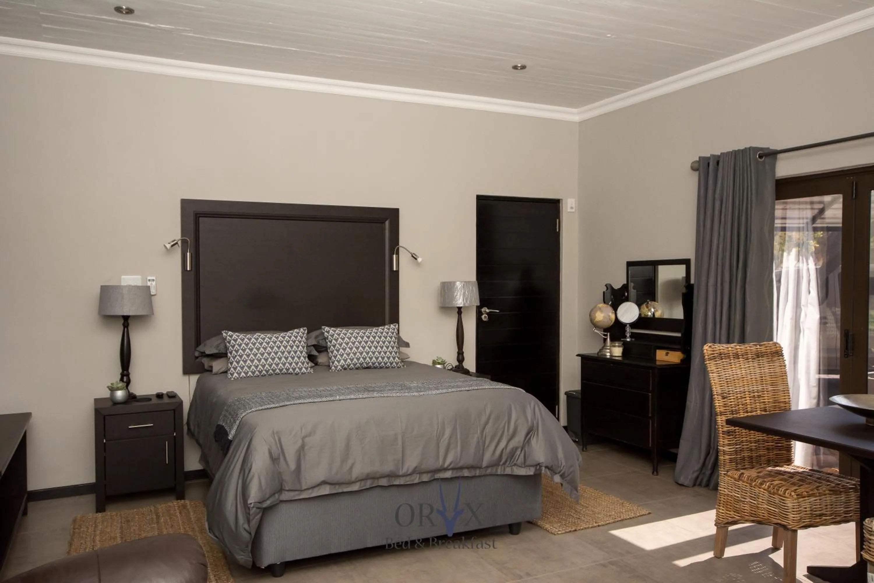 Shower, Bed in Oryx B&B Reserved Guests Only