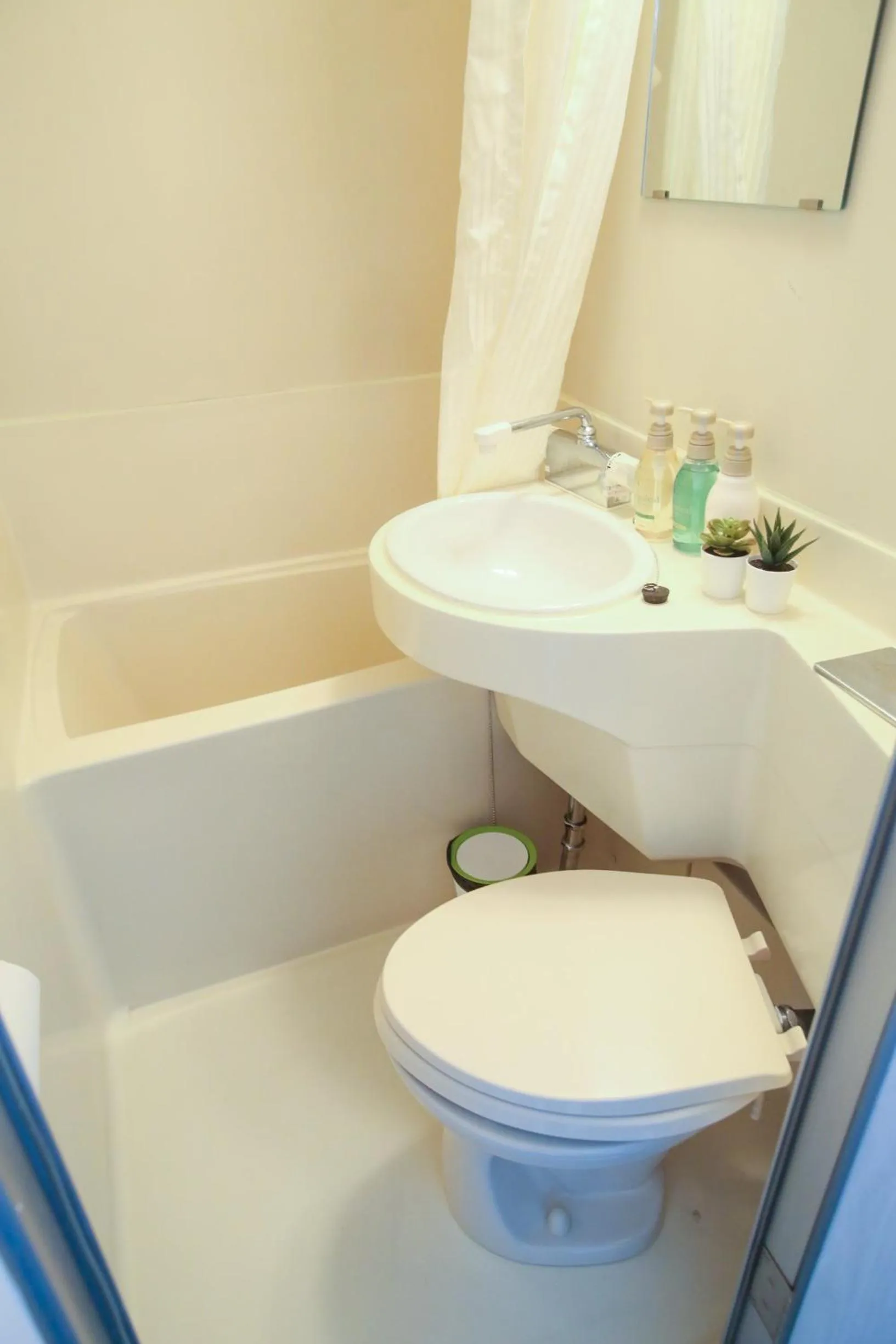 N33 Hakata Sta Riverside