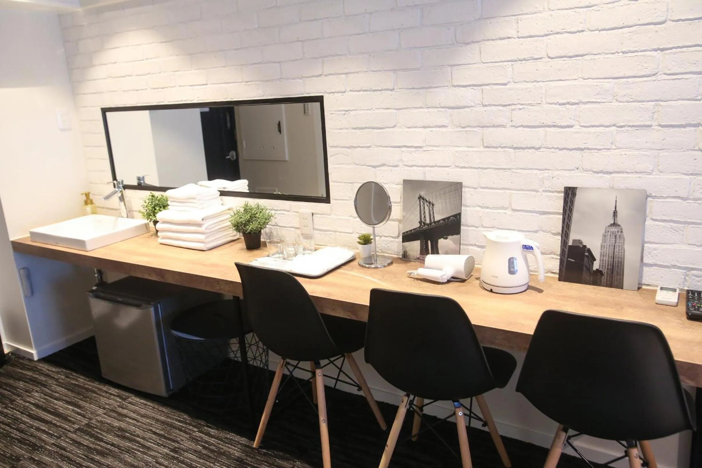 N33 Hakata Sta Riverside