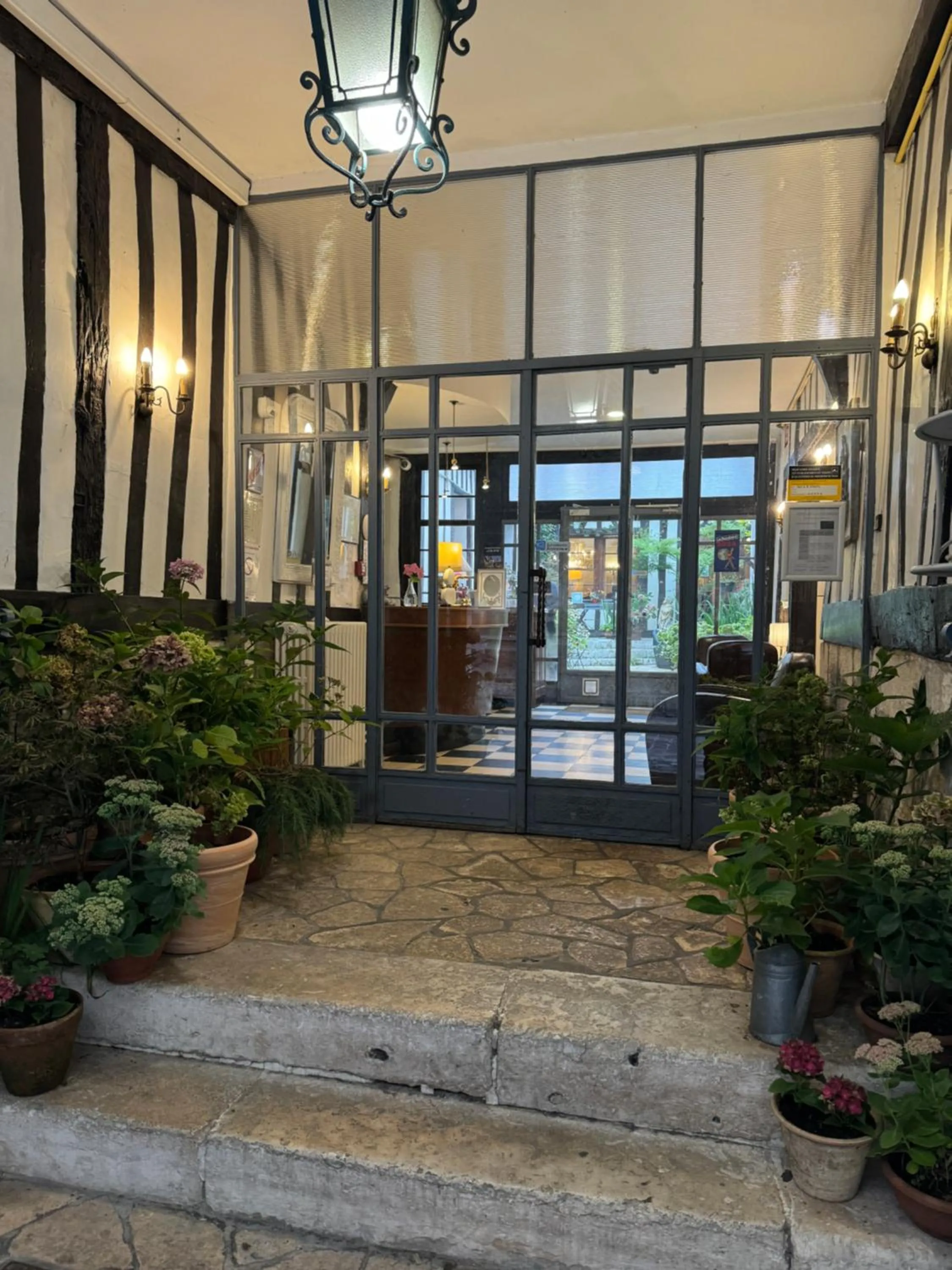 Facade/entrance in Hôtel De La Cathédrale