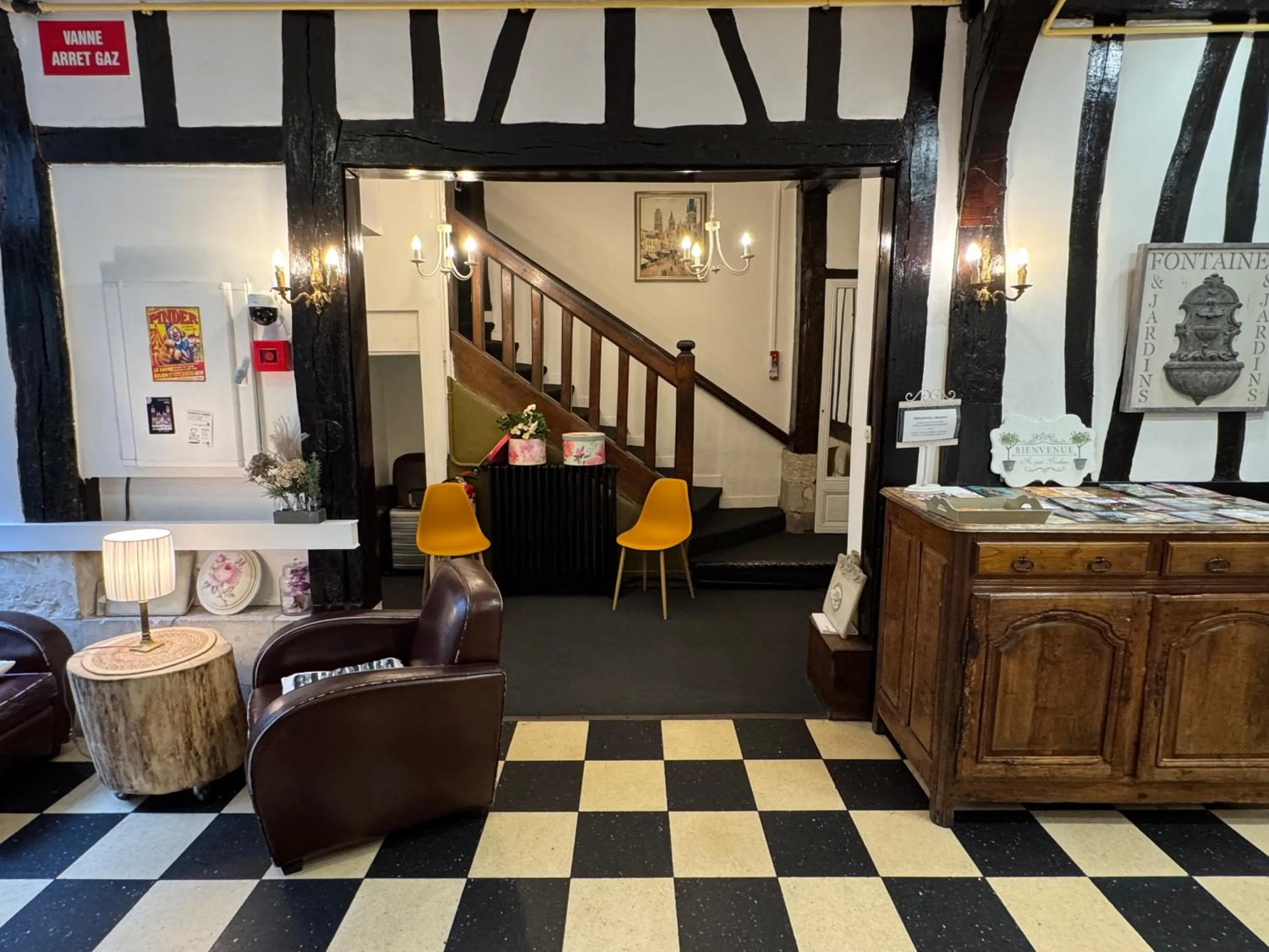 Seating area in Hôtel De La Cathédrale