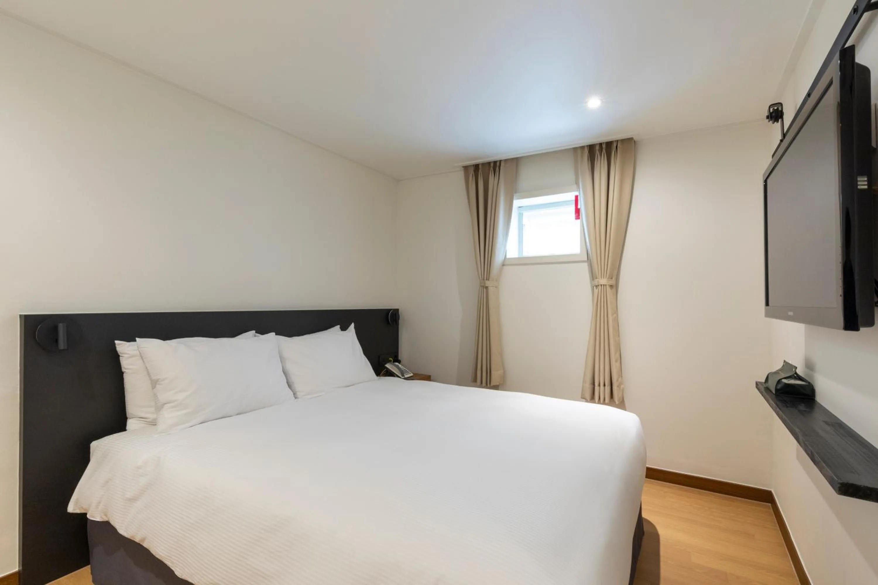 Bed in Hotel Firststay Myeongdong
