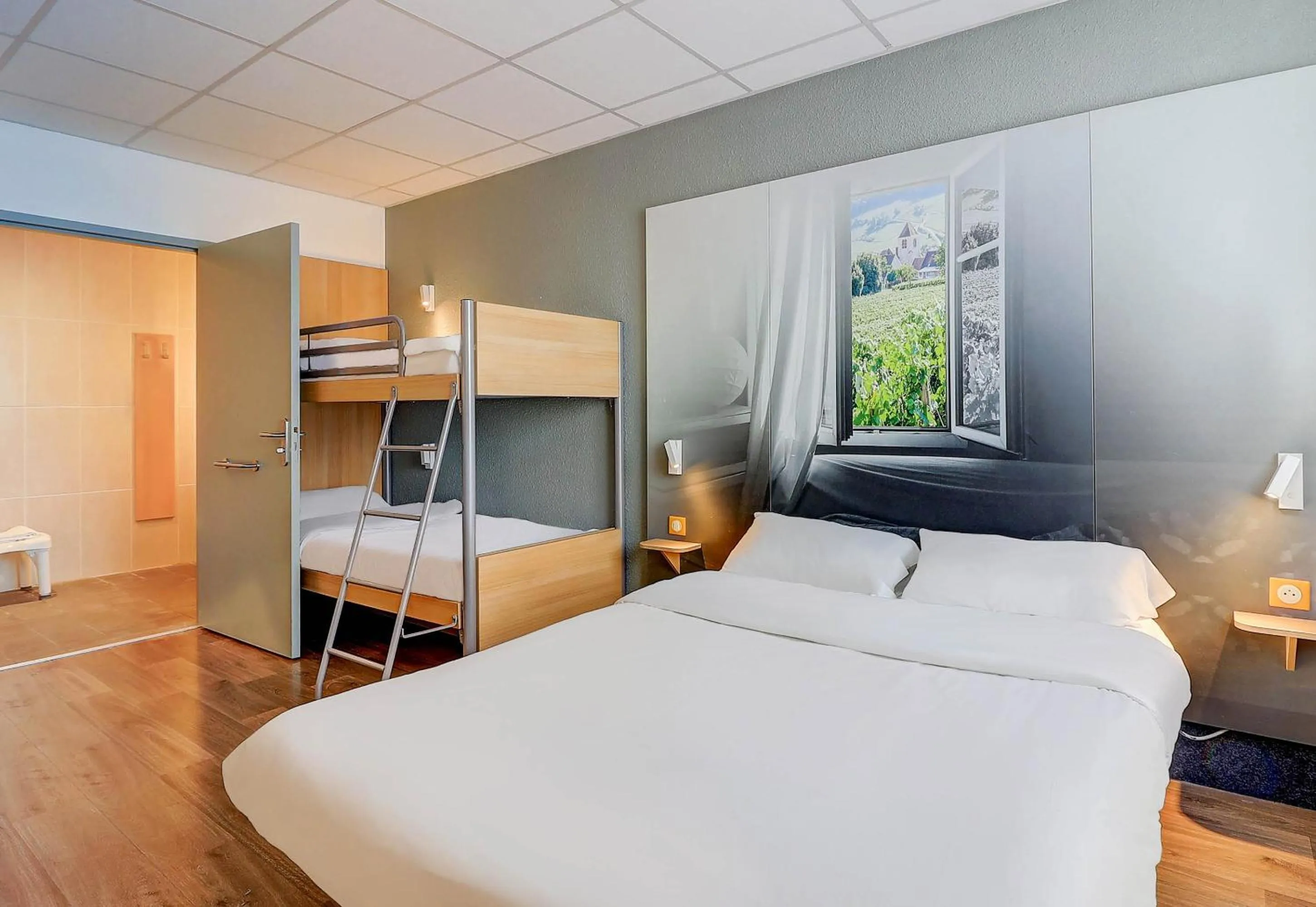 Bedroom, Bed in B&B HOTEL Chaumont