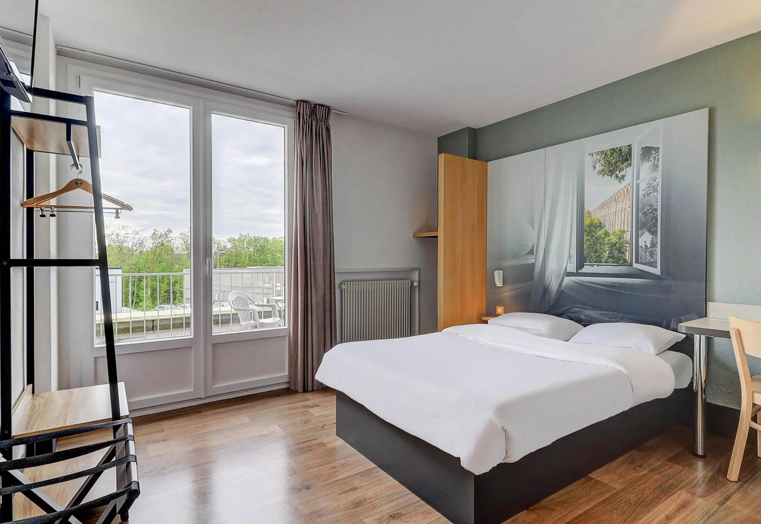 Bedroom, Bed in B&B HOTEL Chaumont