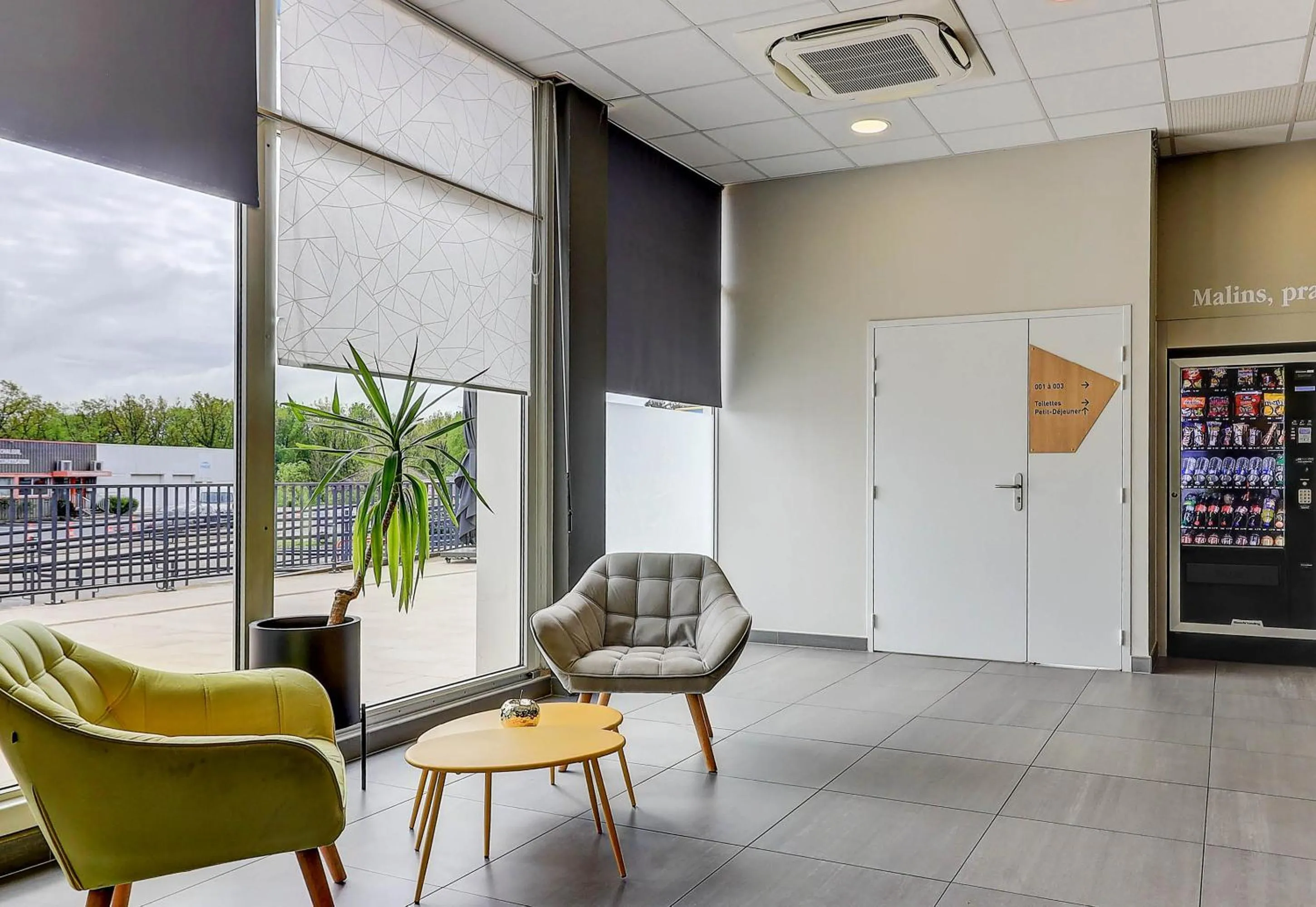 Seating area in B&B HOTEL Chaumont