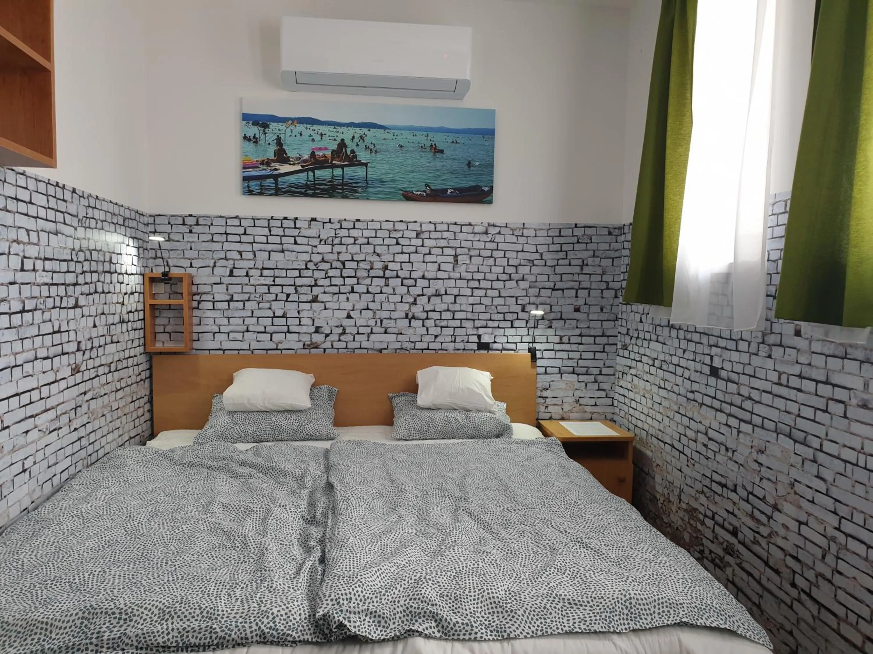 Bed in Kid Família Panzió Balatonszárszó